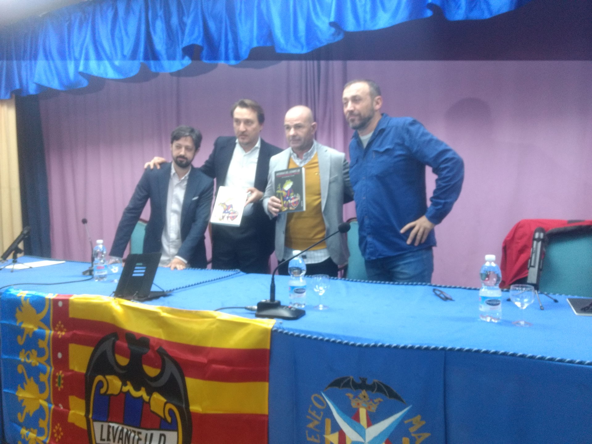 Presentació del llibre 'Històries del Llevant UD' a l'Ateneu Ma…