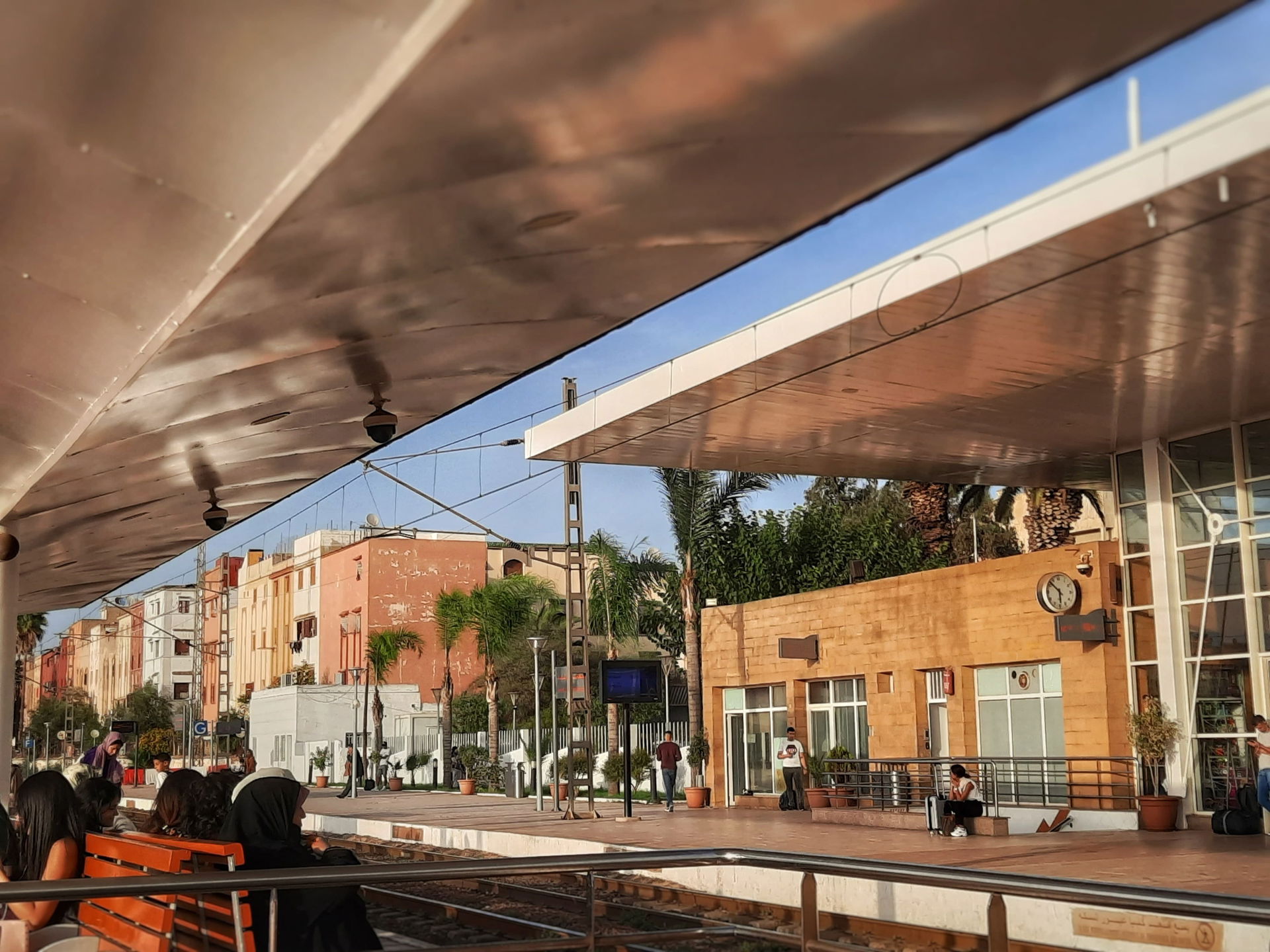 View from the benches of the bay platform, looking at the railr…