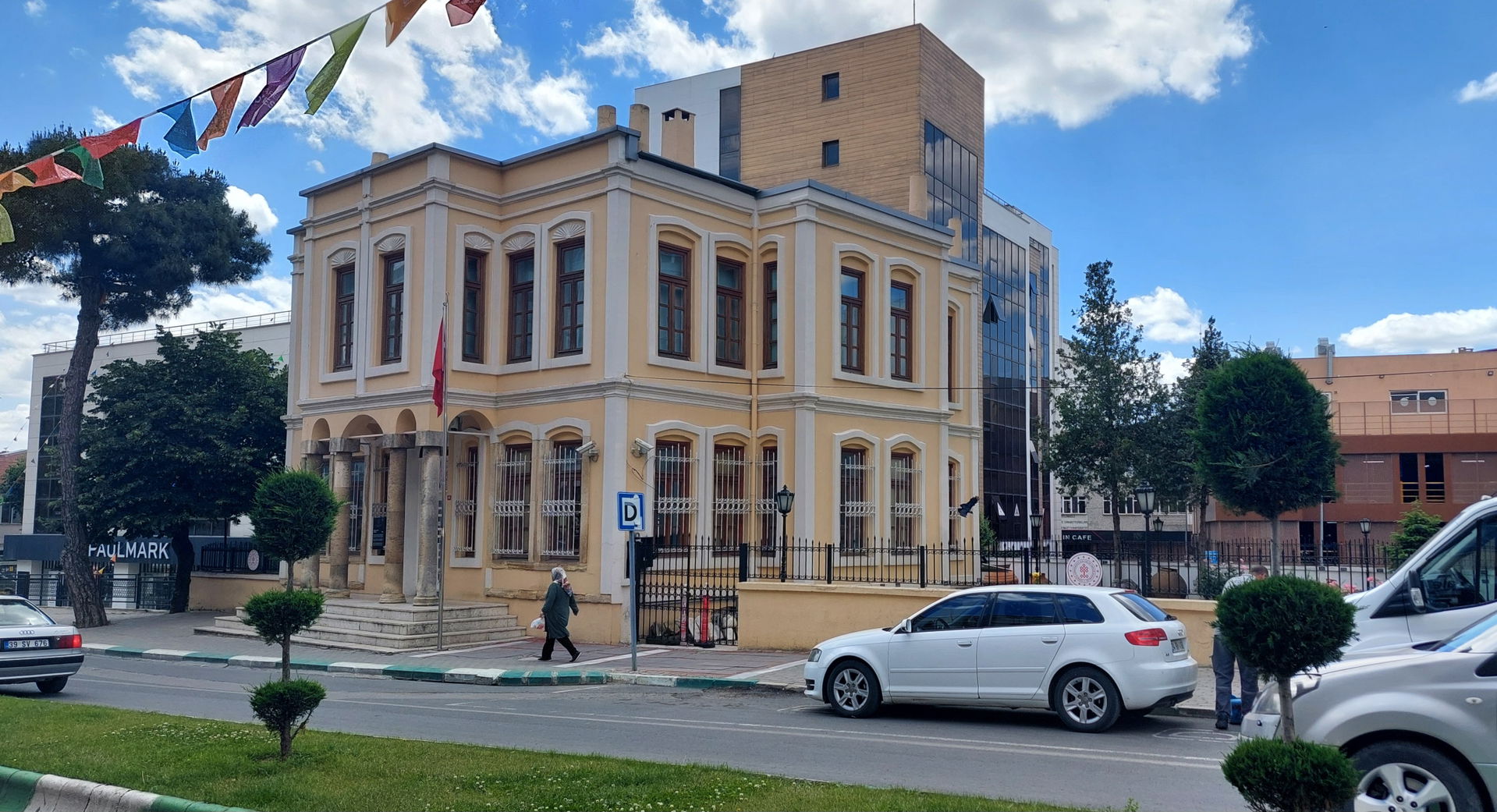 Günümüzde Kırklareli Müzesi olarak kullanılan Eski Belediye Bin…