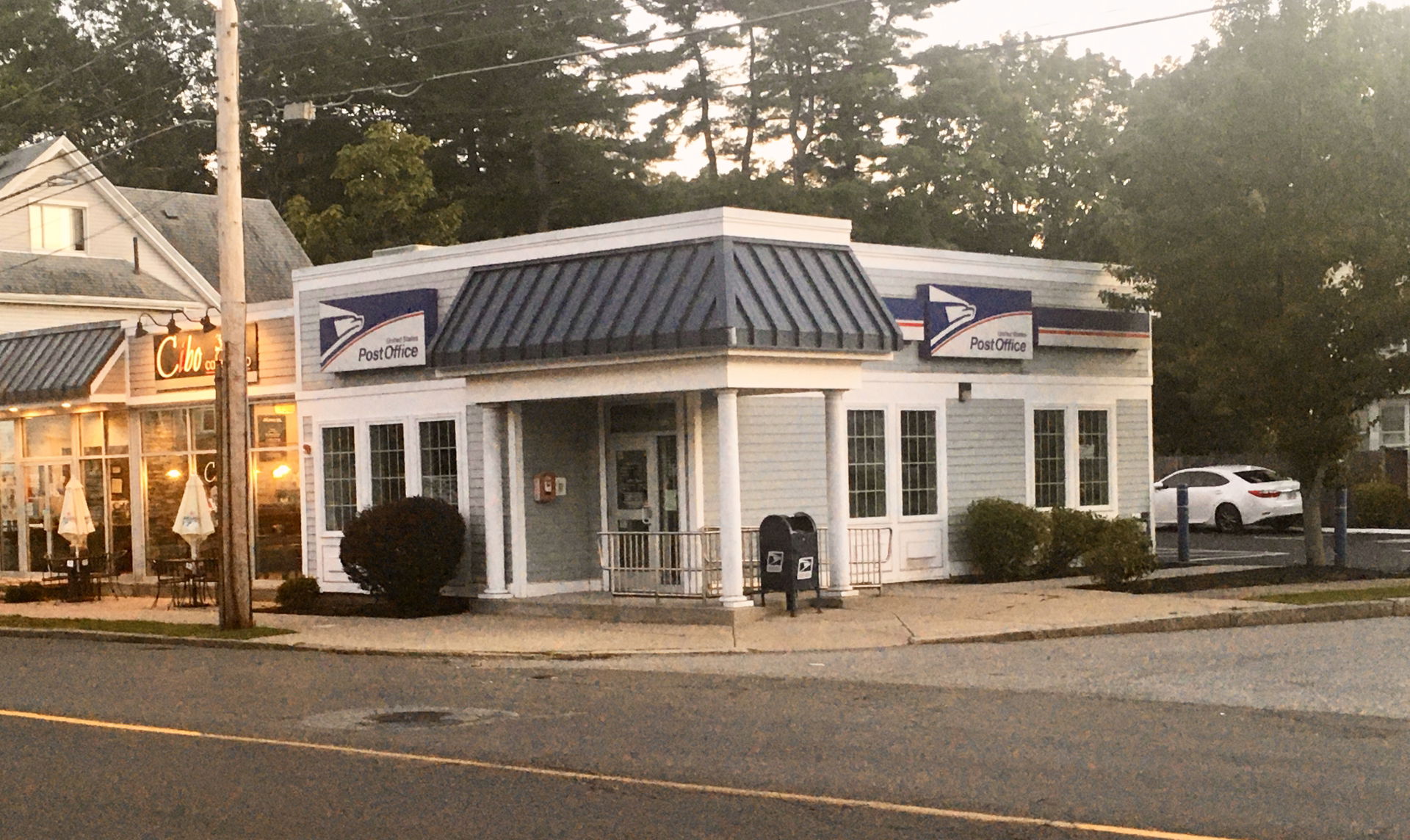 A satellite branch of the Wakefield, Massachusetts US Post Offi…