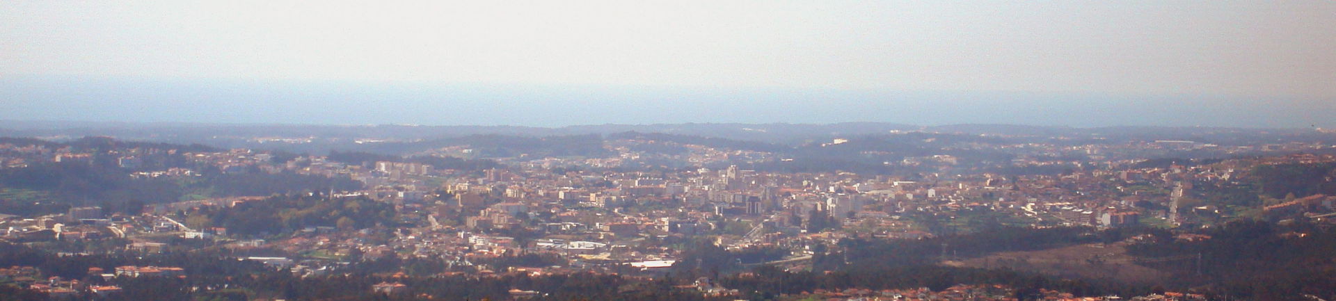 Vista panorâmica de São João da Madeira, 11 de Abril de 2006.

…