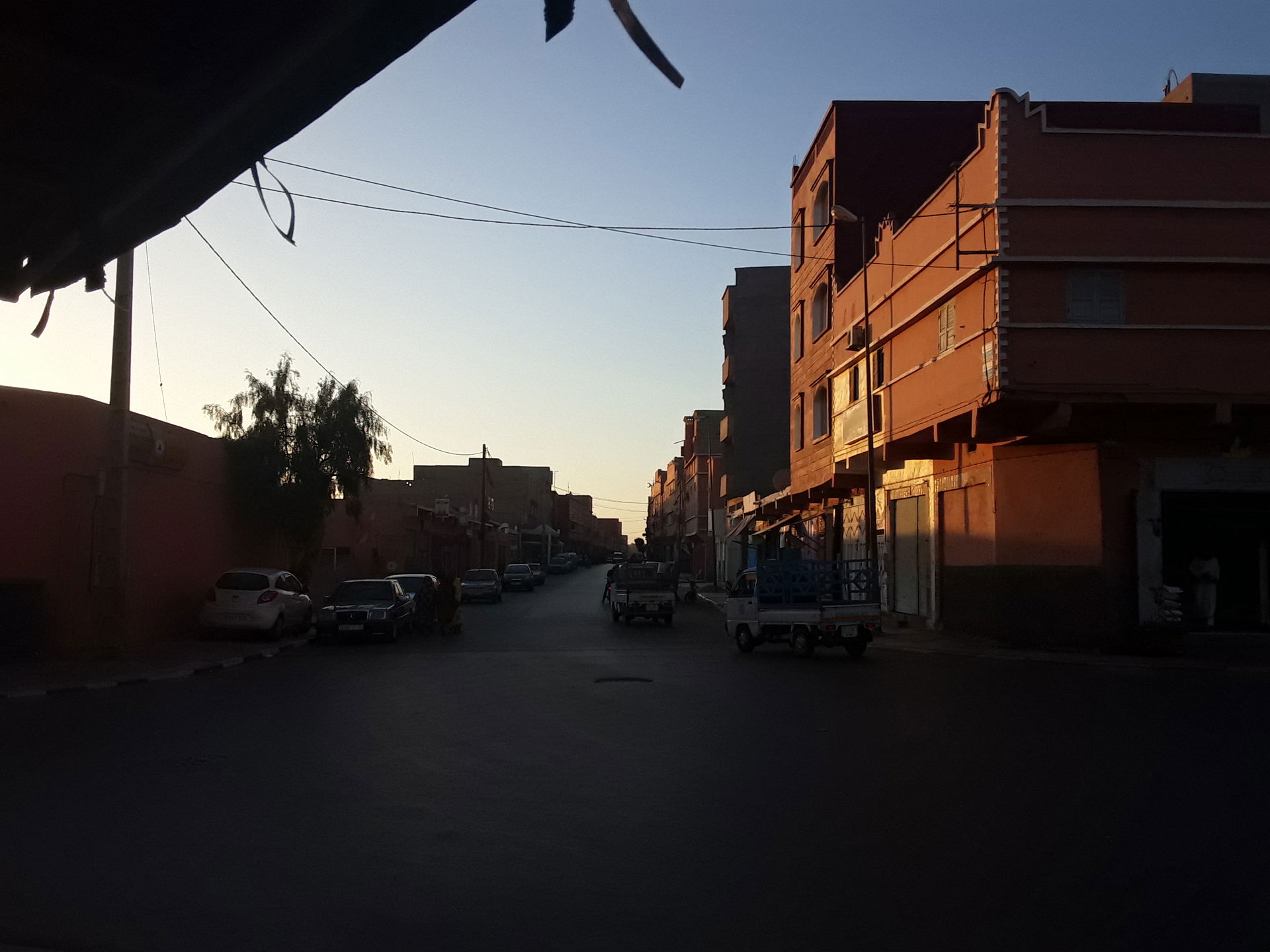 حي من أحياء مدينة كلميم المغربية،والتي هي صورة مميزة تبين الغرو…