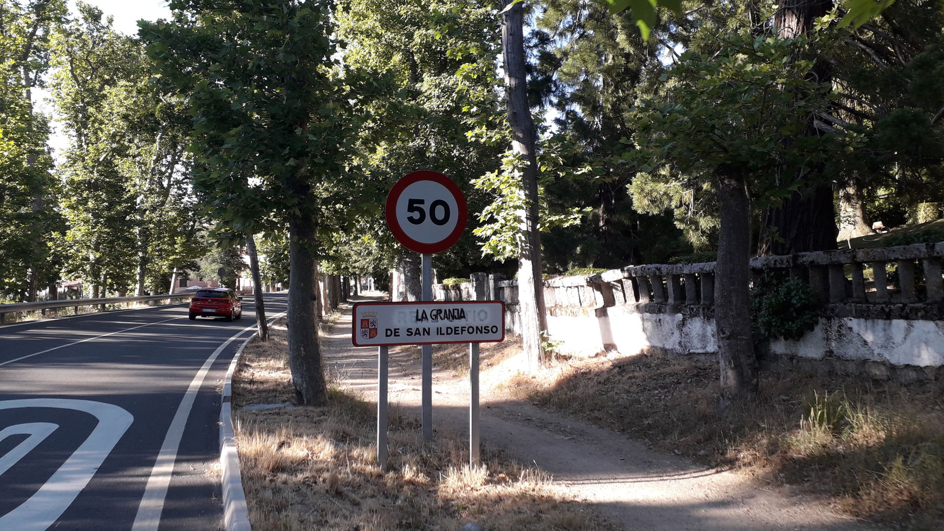 Señal de entrada al núcleo de La Granja, municipio del Real Sit…