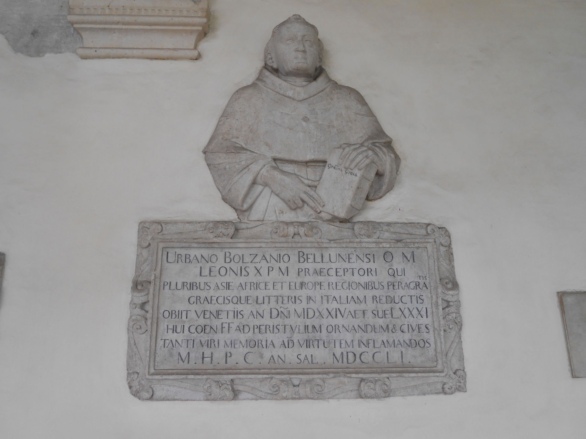 A Urbano Bolzanio nel chiostro del Seminario Gregoriano a Bellu…