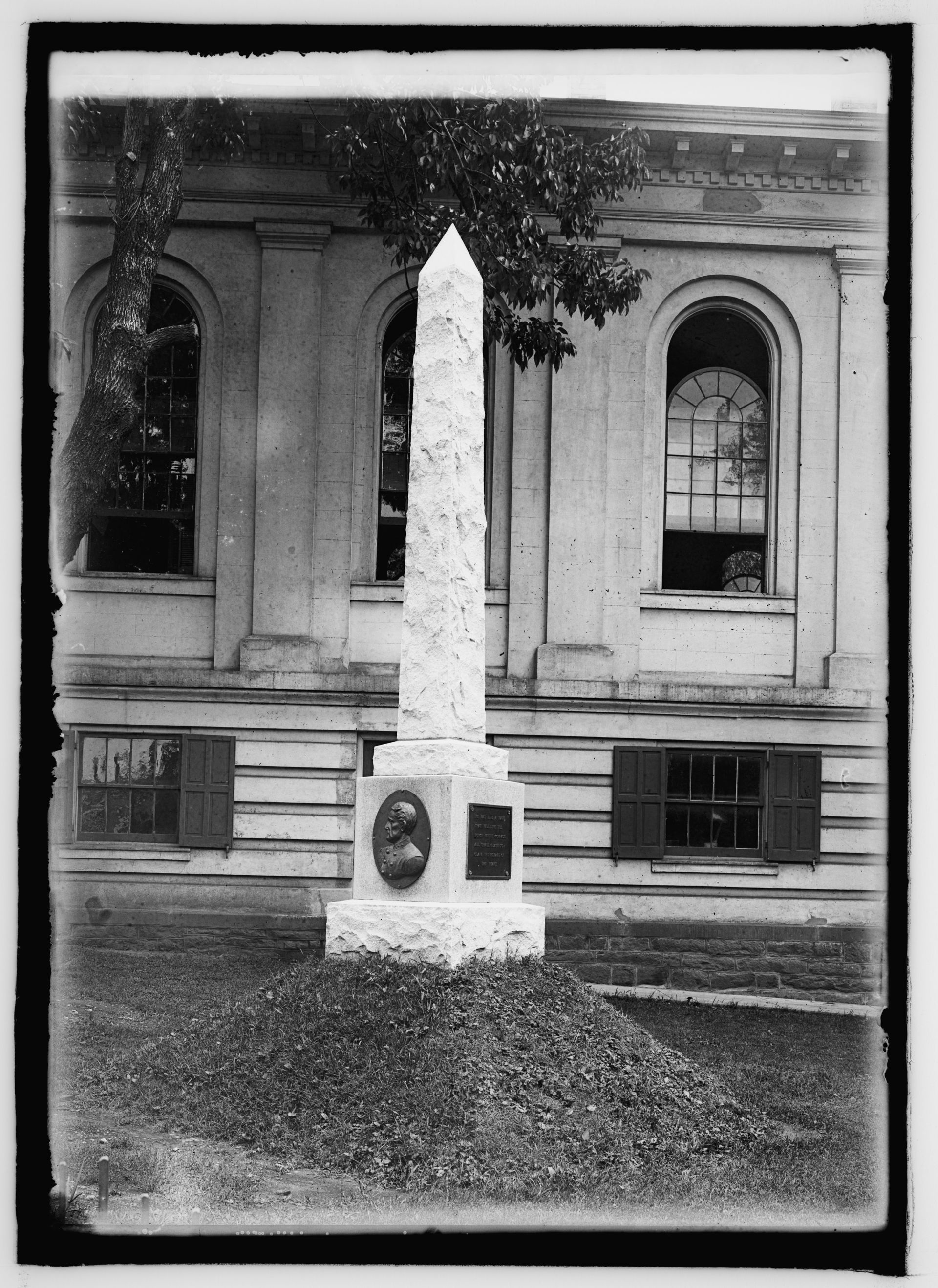 Title: Mosby Monument, Warrenton, Va.
Abstract/medium: 1 negati…