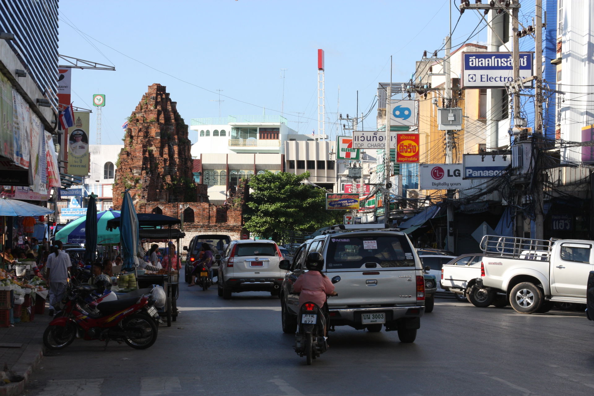 Sura Songkhram road, old Lopburi