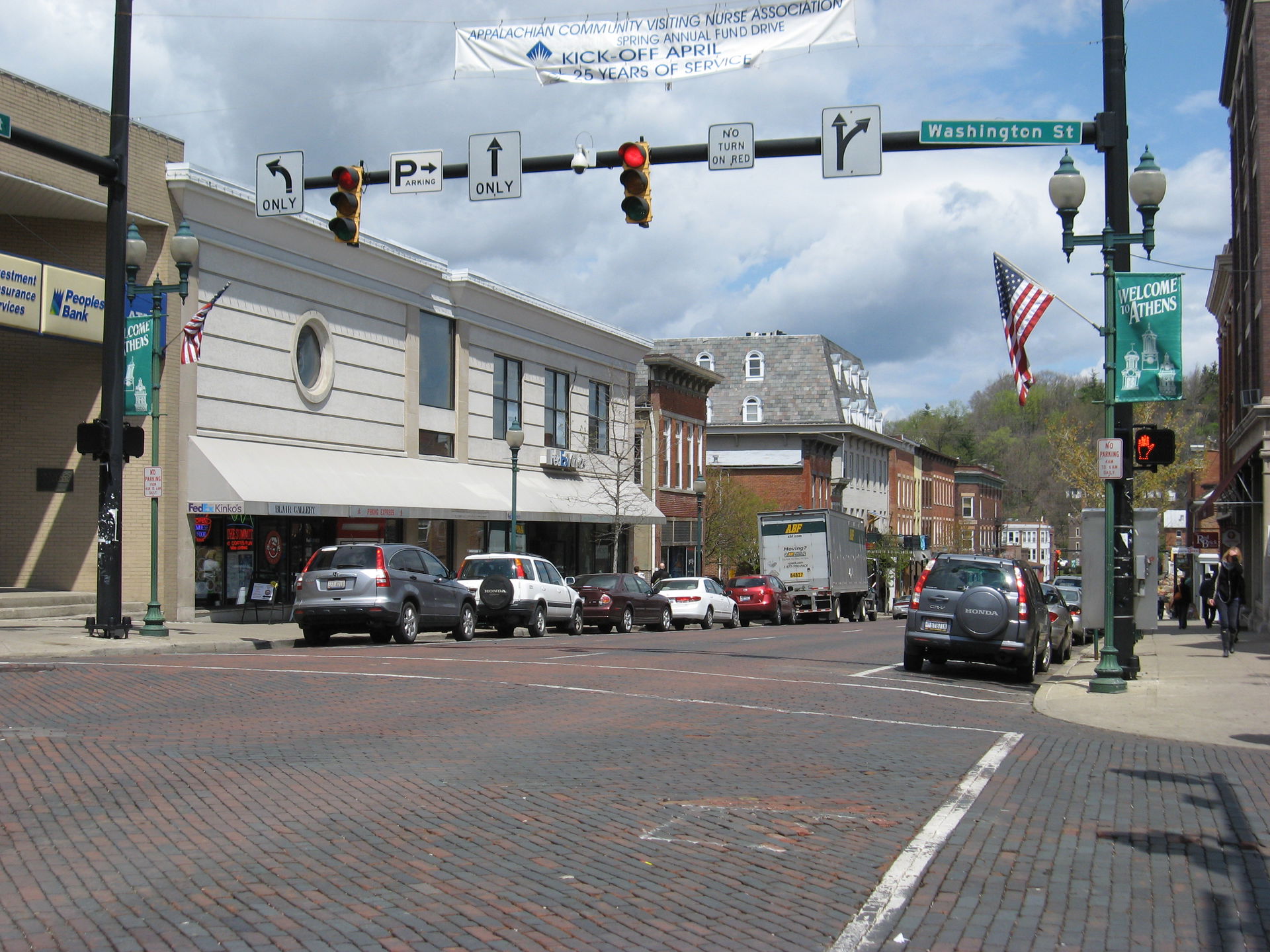 Downtown Athens (Court St.) (en:Athens, Ohio, en:USA)