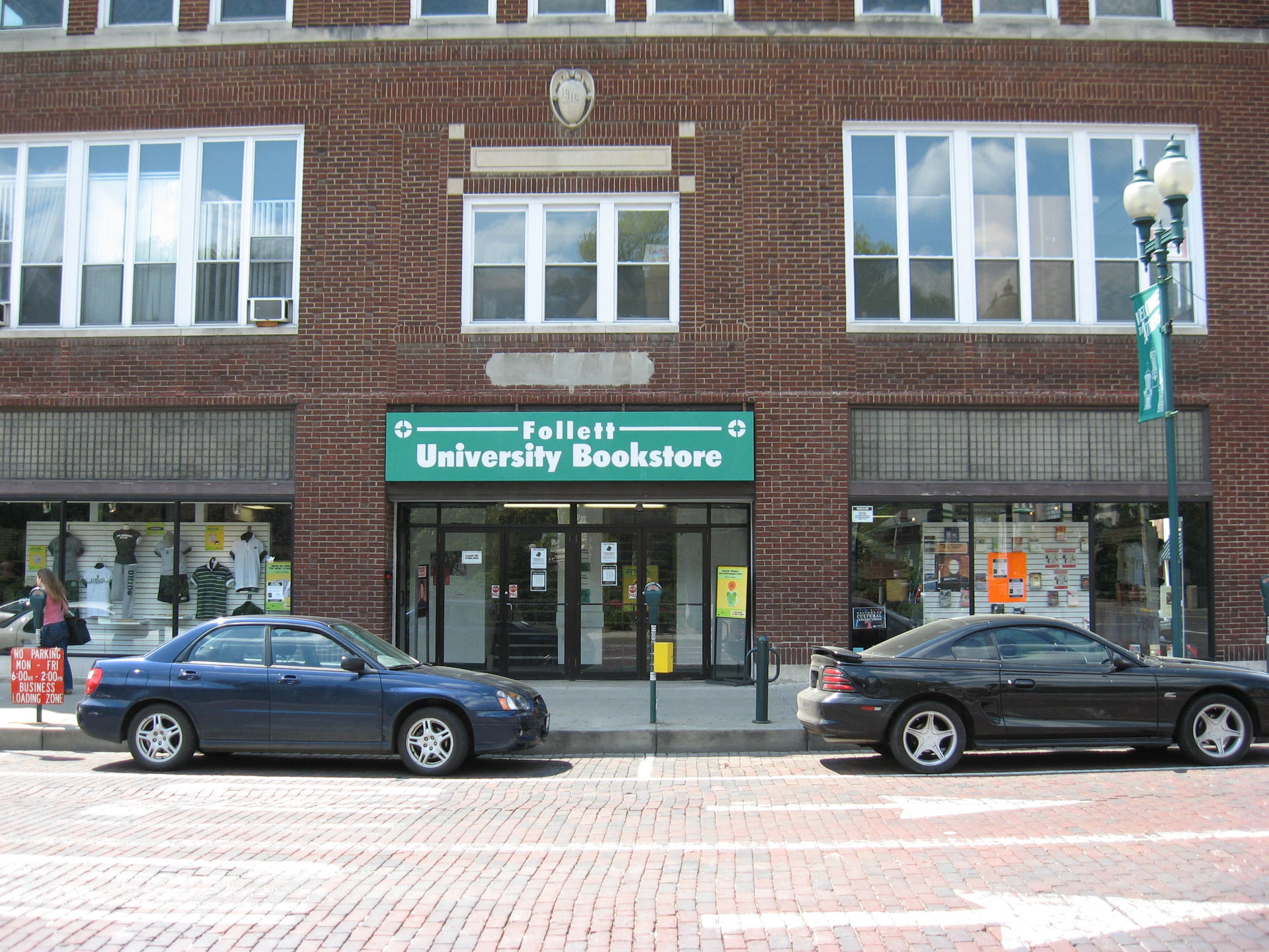 en:Follett Corporation en:college bookstore (en:Athens, Ohio, e…