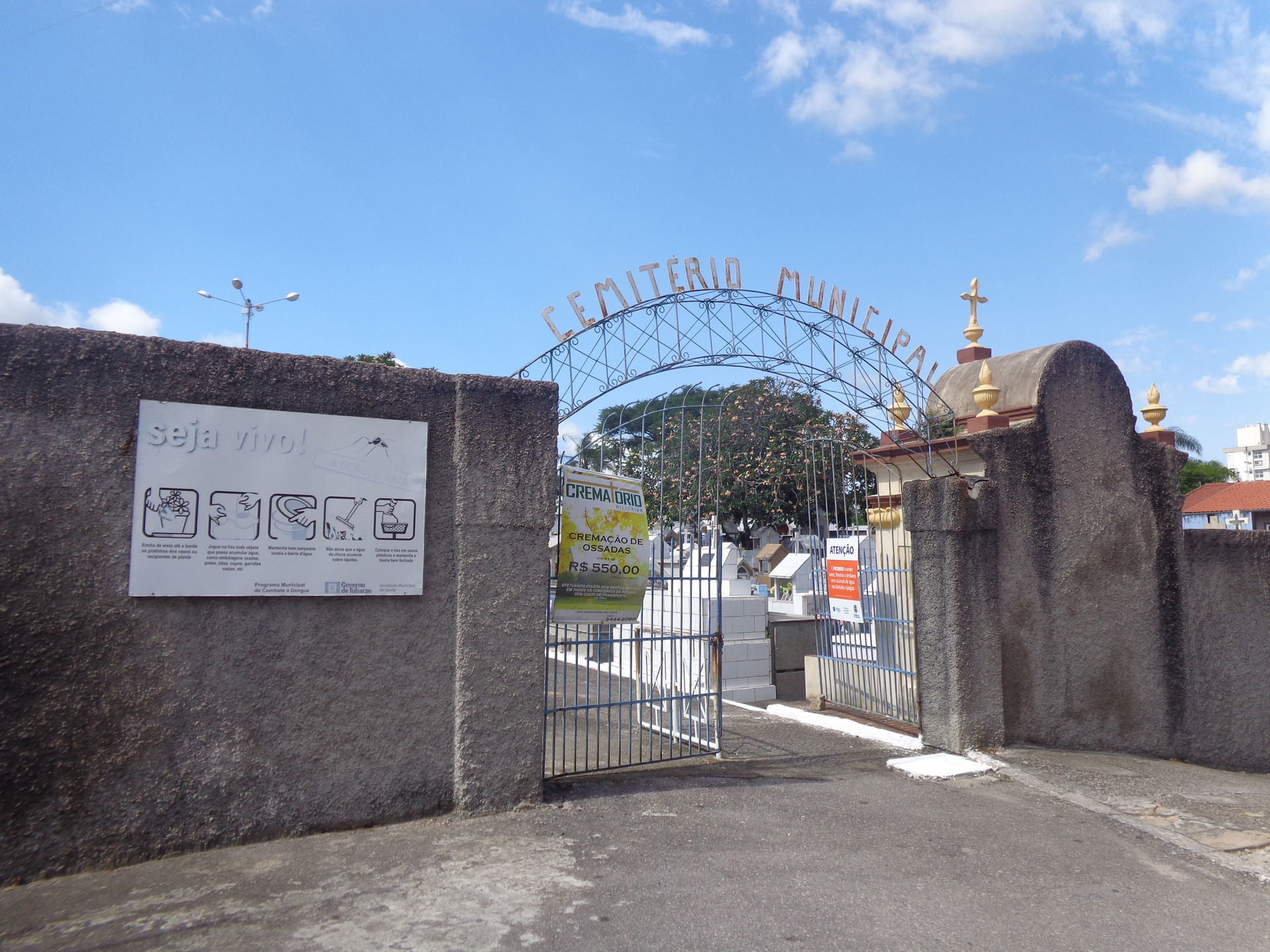 Entrada do Cemitério Municipal de Tubarão, Santa Catarina