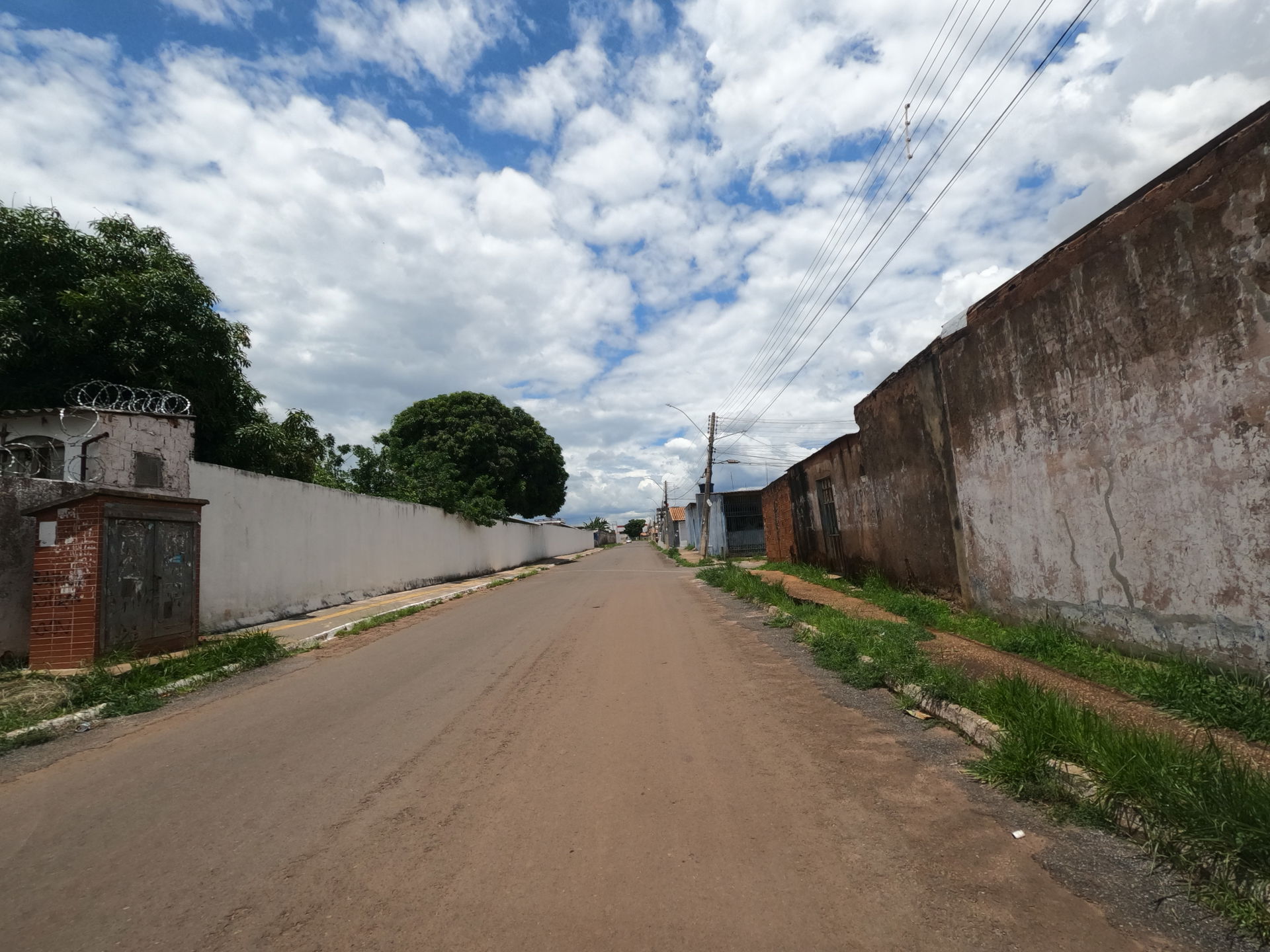 Fotos a nível de rua da cidade de Novo Gama - Goiás tiradas com…