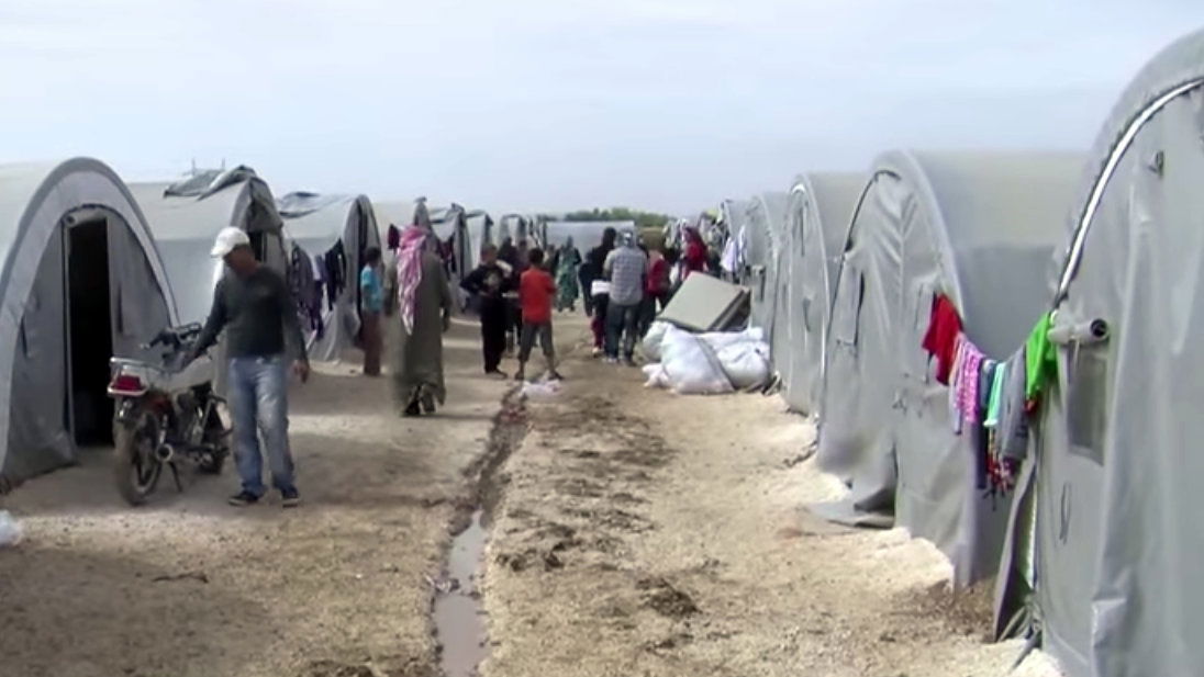 Kurdish refugees from Kobane, Syria in refugee camp on the bord…