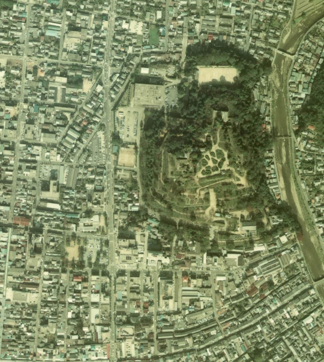 Aerial photograph of Tsuyama Castle taken 1976.Used photo No. c…
