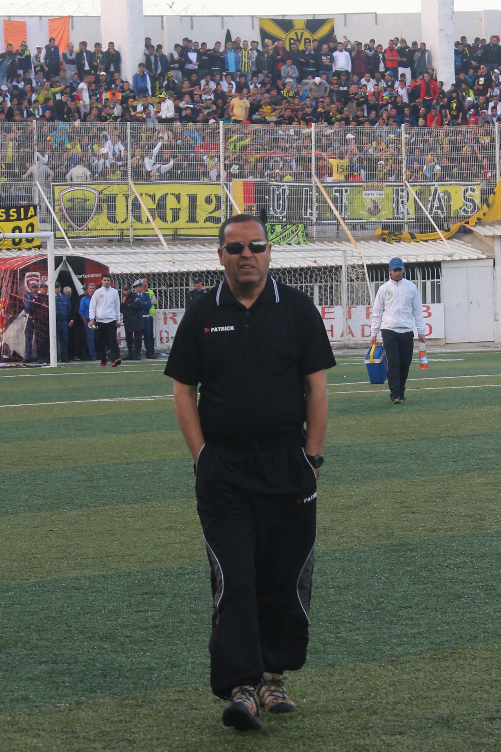 Boualem Charef, entraîneur de l'USM El Harrach, lors du match c…