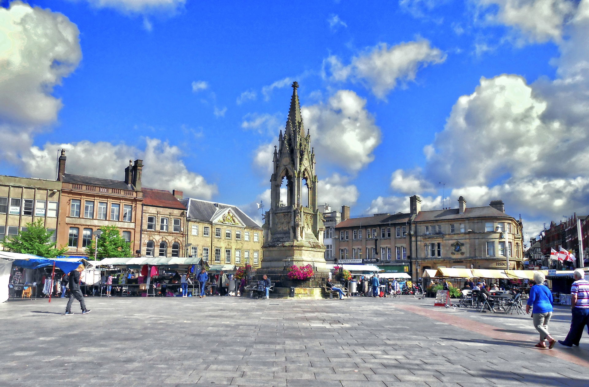 A bright morning for Mansfield's Tuesday market, showing the Be…