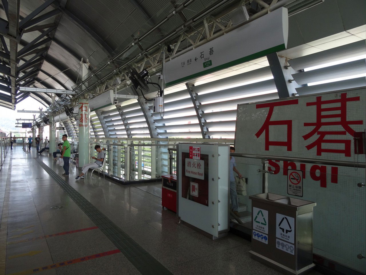 石碁站嘅月台(去黄村個边)