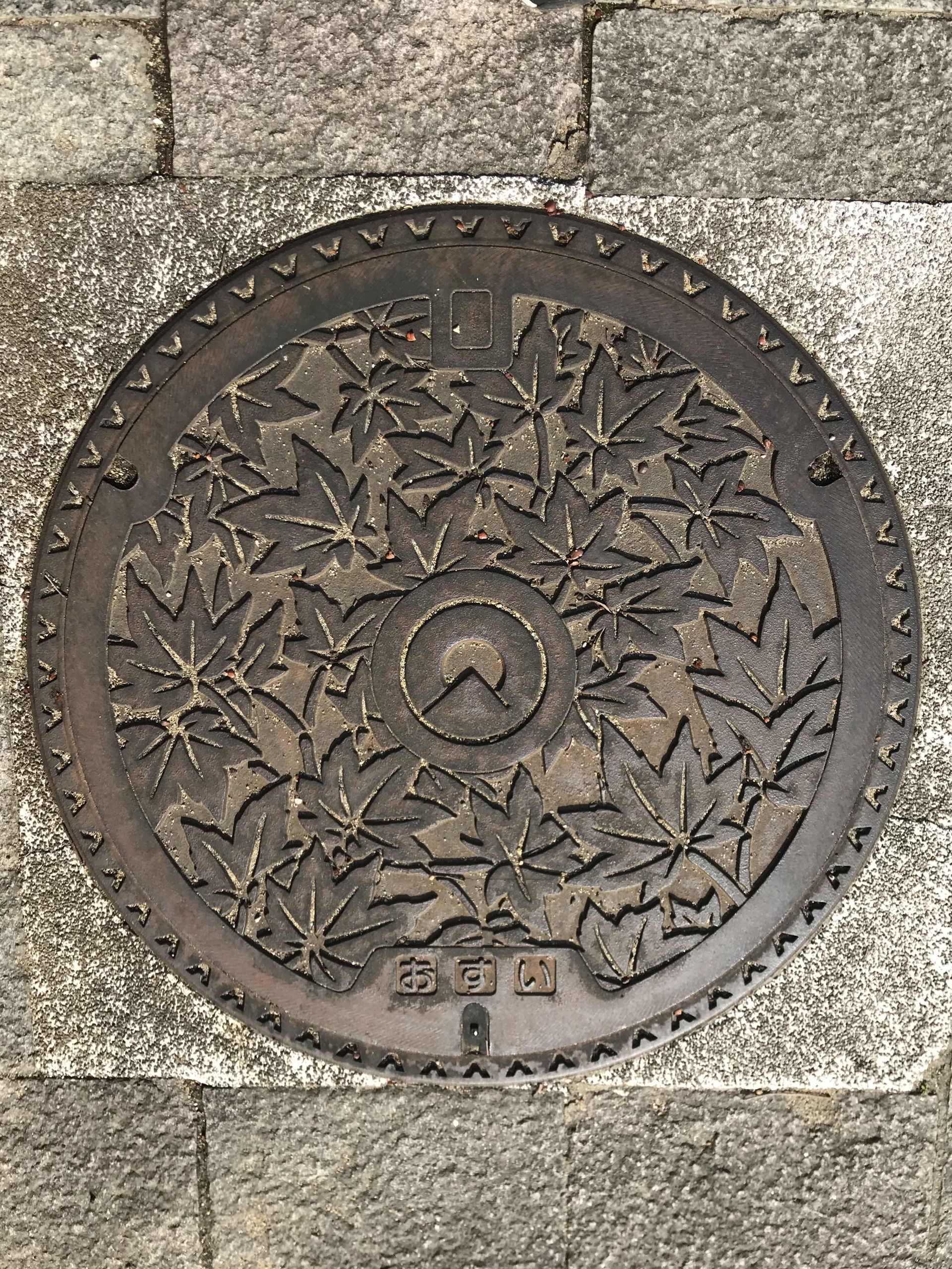 福岡県糸島市(旧・前原市)のマンホール蓋