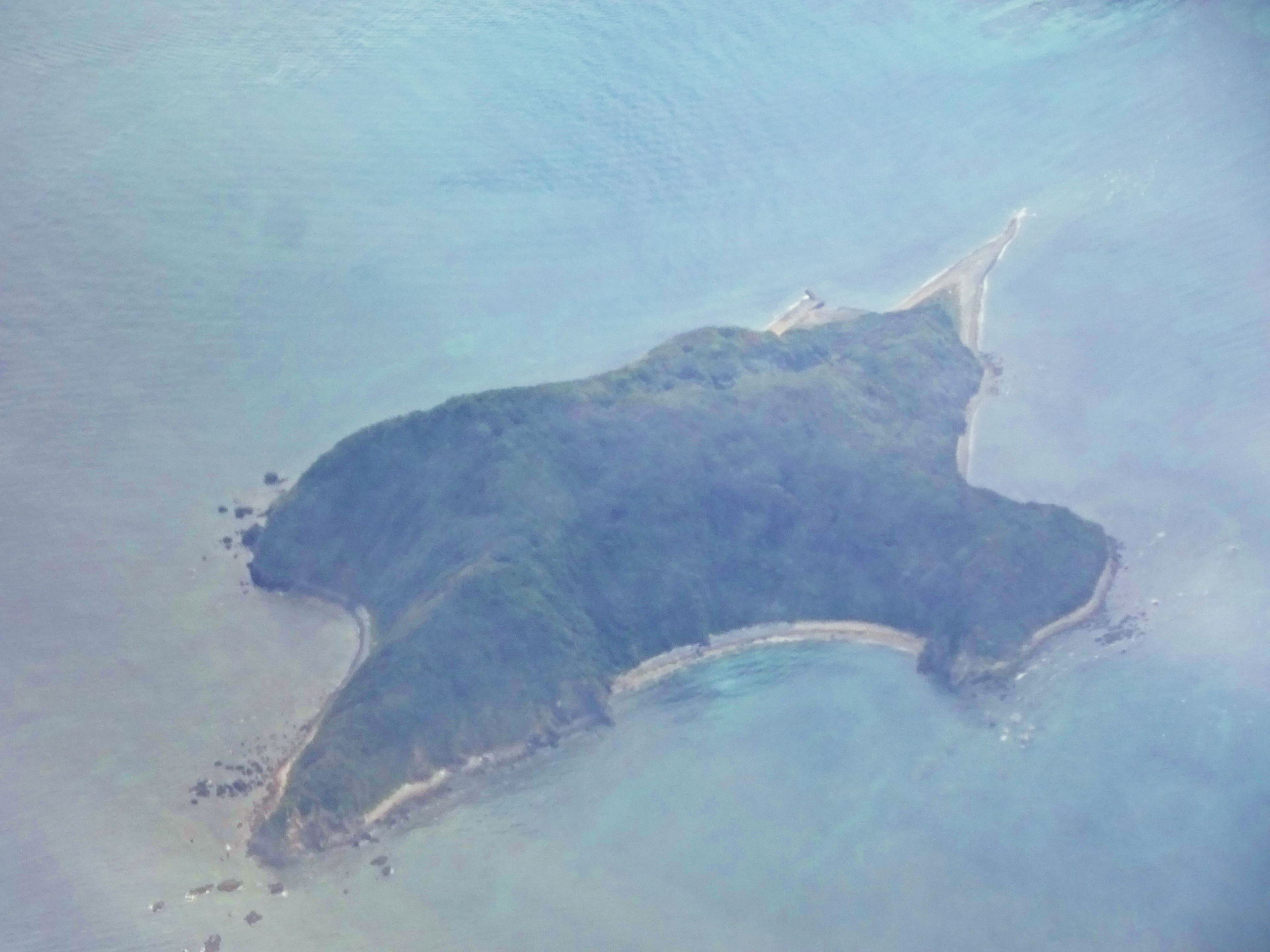 宗像市神湊沖合にある無人島「勝島」