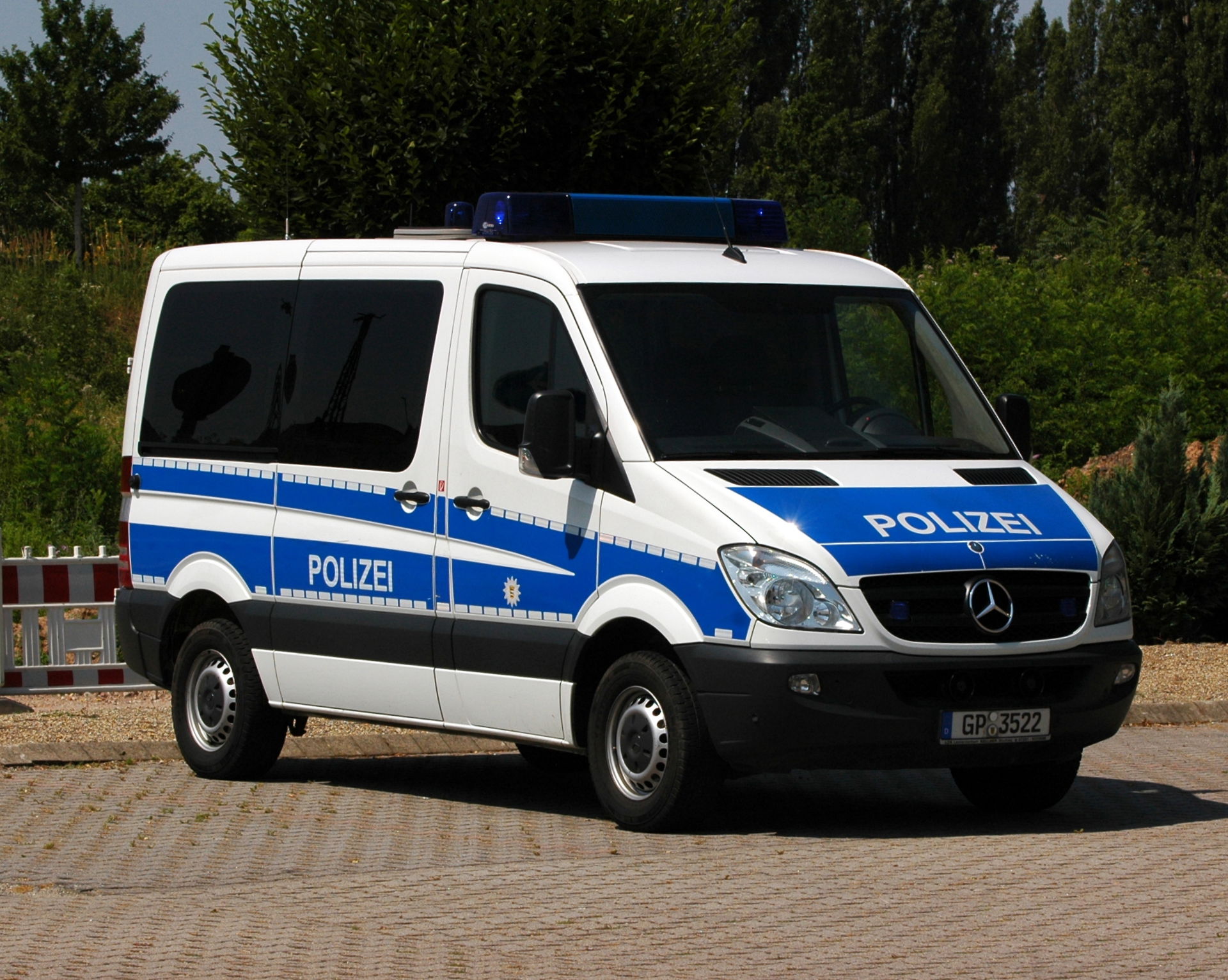 Mercedes-Benz Polizei; Streifenwagen aus Göppingen GP 3522 (2) …