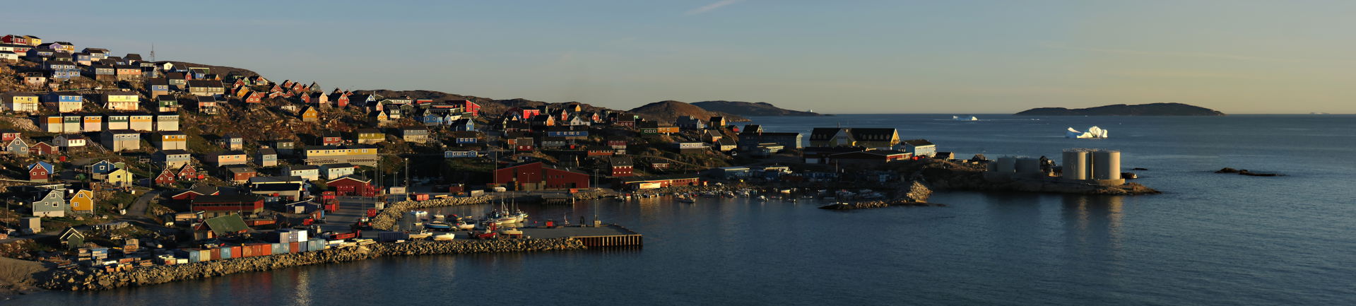 Midnight sun panorama of the north-western part of the town Upe…