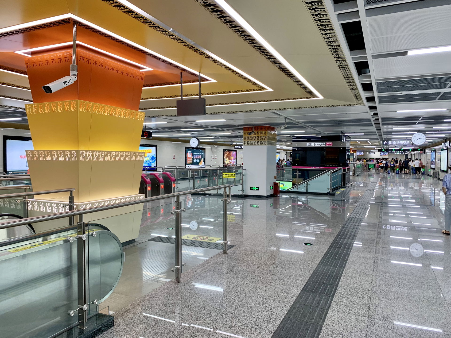 成都地铁龙桥路站
