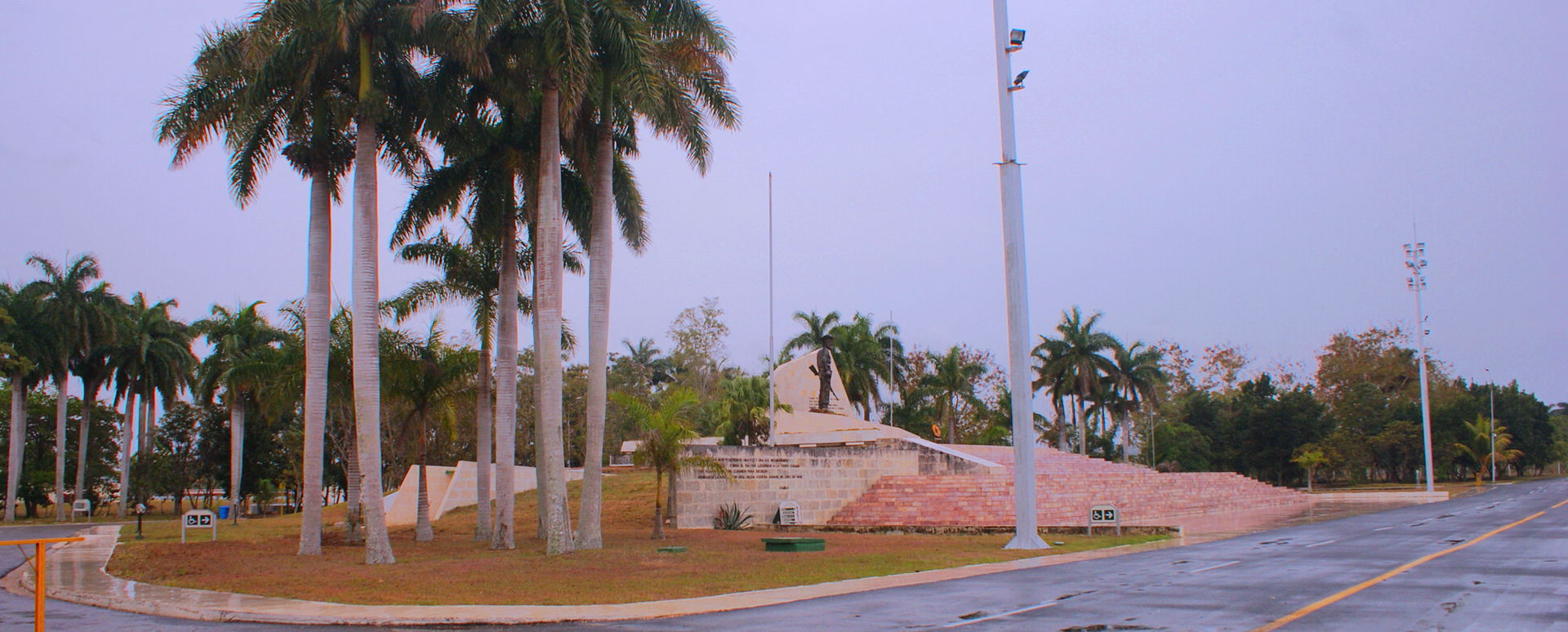 Central part of the plaza with the statue of Camilo Cienfuegos
