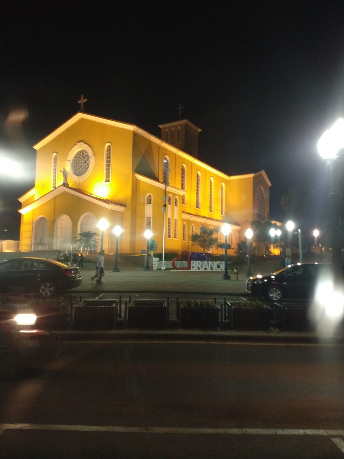 {pt|1=Vista da Igreja Matriz Paróquia São Pedro Apóstolo, em Pa…