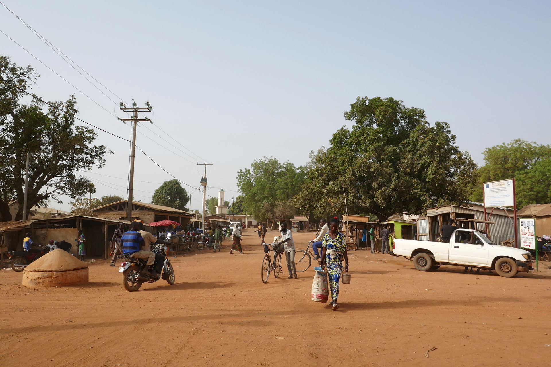 Une rue de Boukoumbé (Atacora, Bénin).