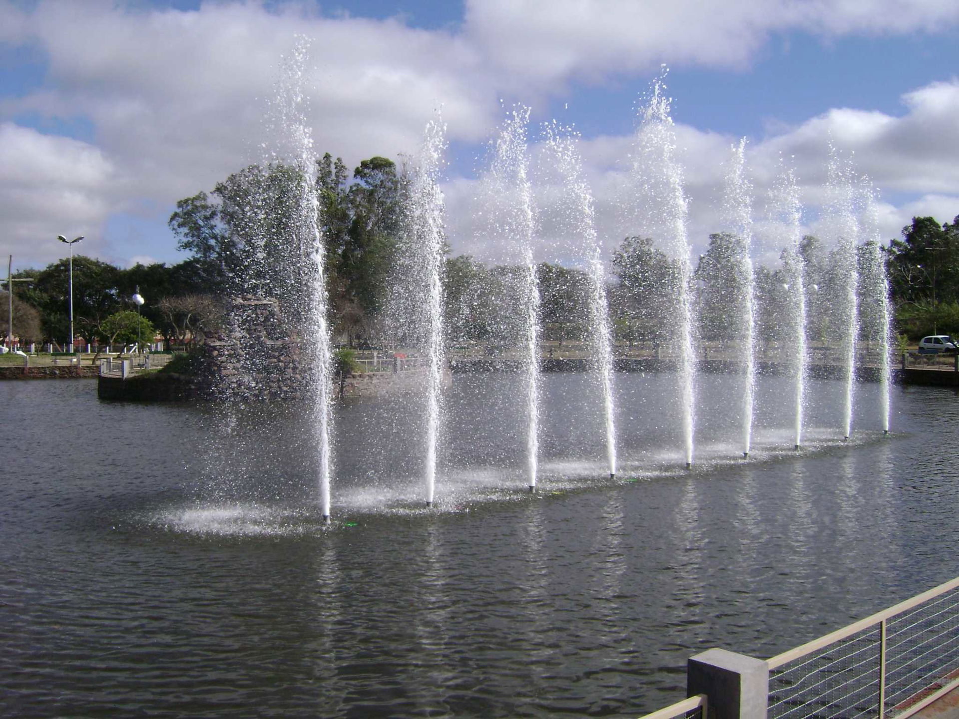 Chafariz da Lagoa do Parque Neytha Ramos, em Alegrete, Rio Gran…