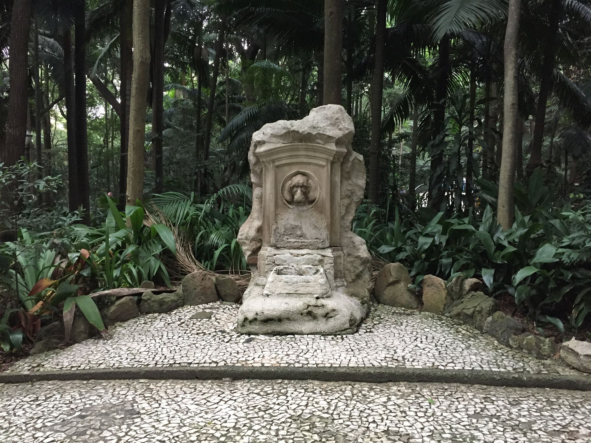 Visão frontal do "Bebedouro", no Parque Tenente Siqueira Campos…