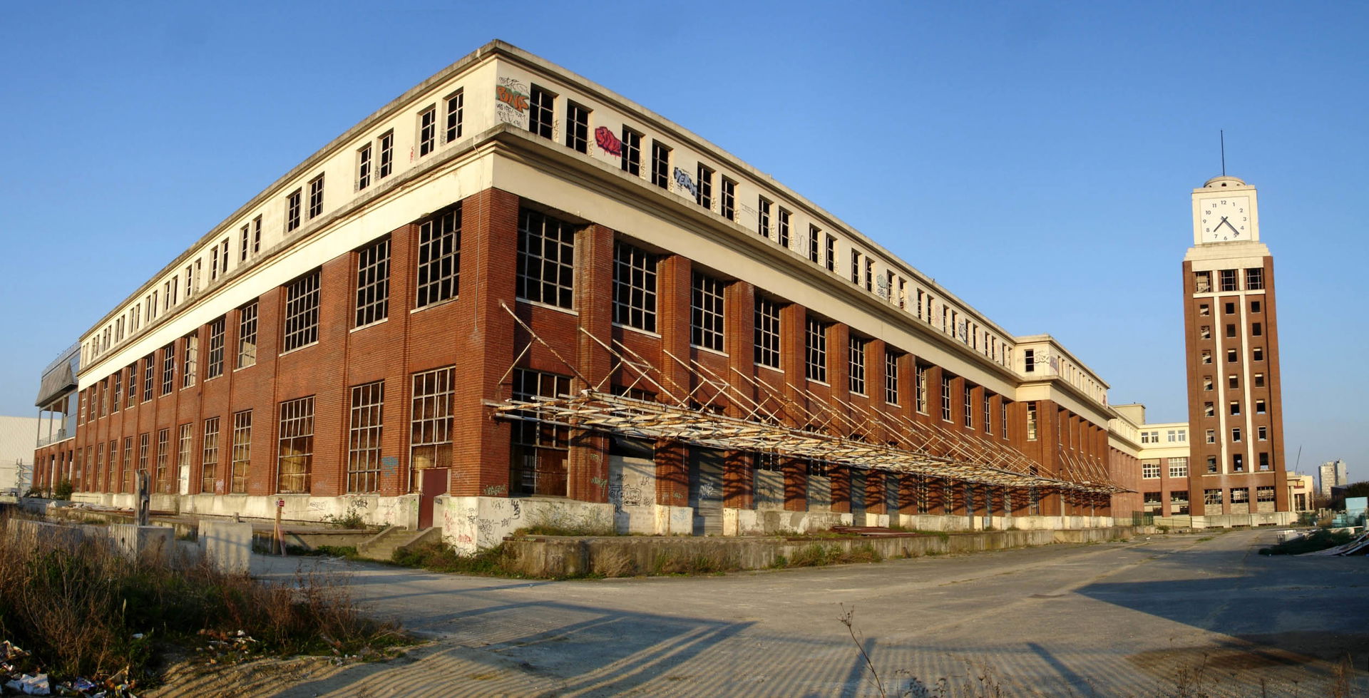 Bobigny (Seine-Saint-Denis), France : Bâtiment de l'ancienne im…