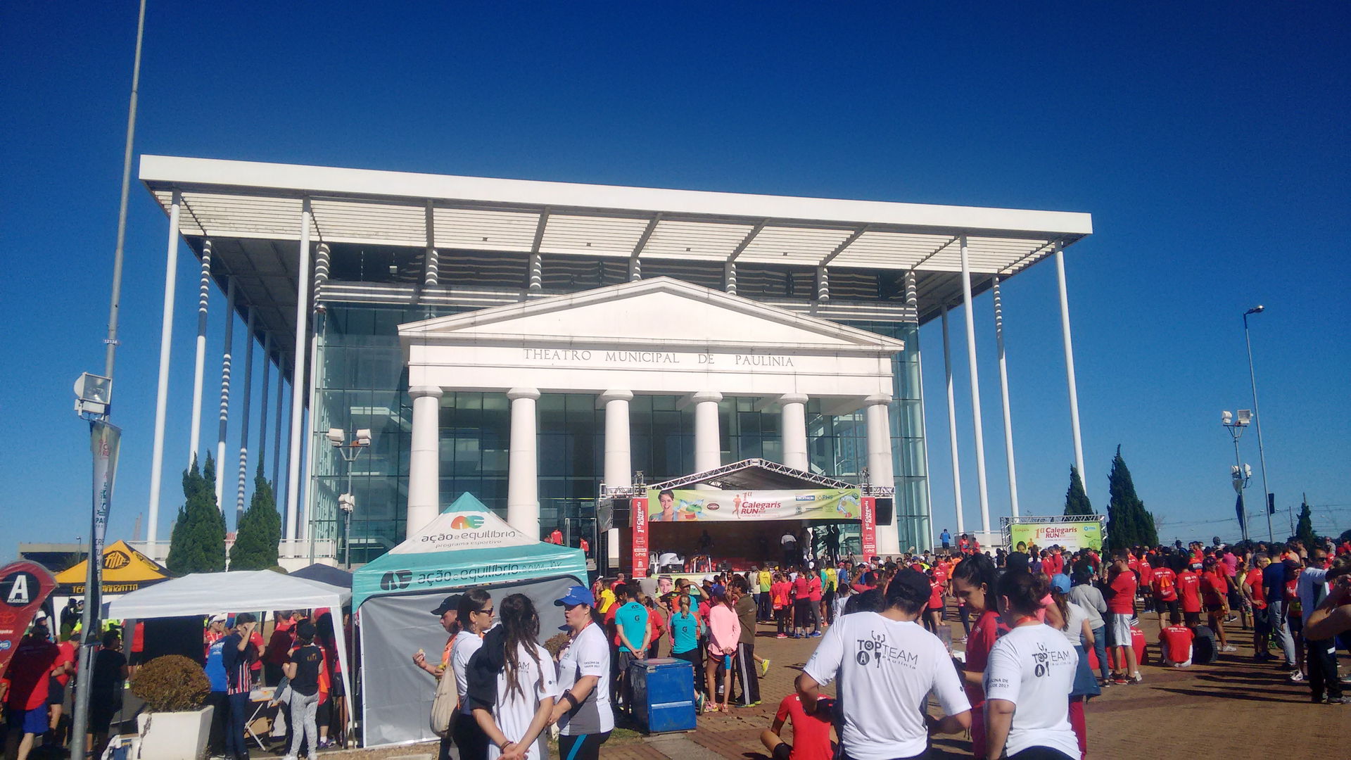 A corrida foi organizada pelo comércio local e teve o ponto tur…