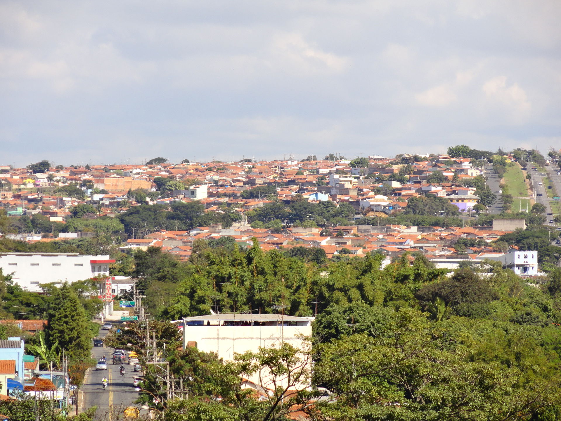 Vista de alguns bairros das regiões central e oeste de Paulínia…