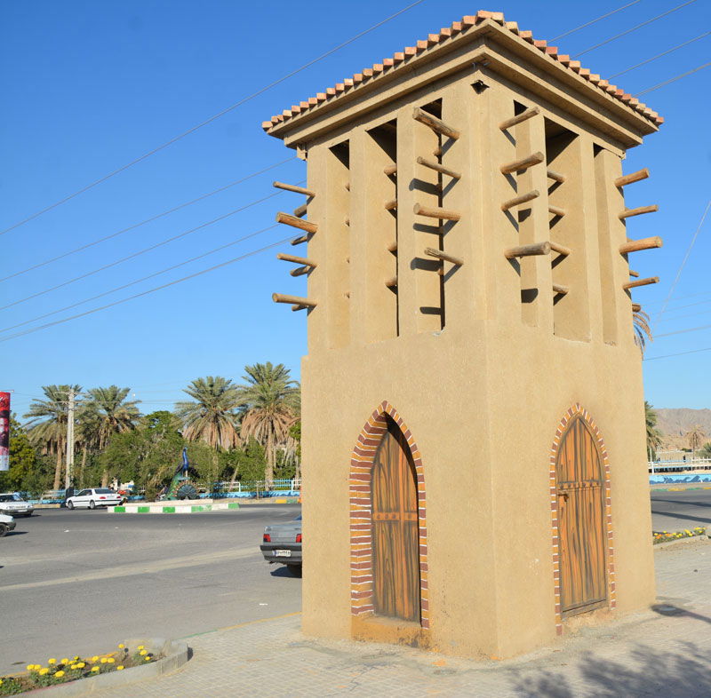نمای یک میدان در میناب