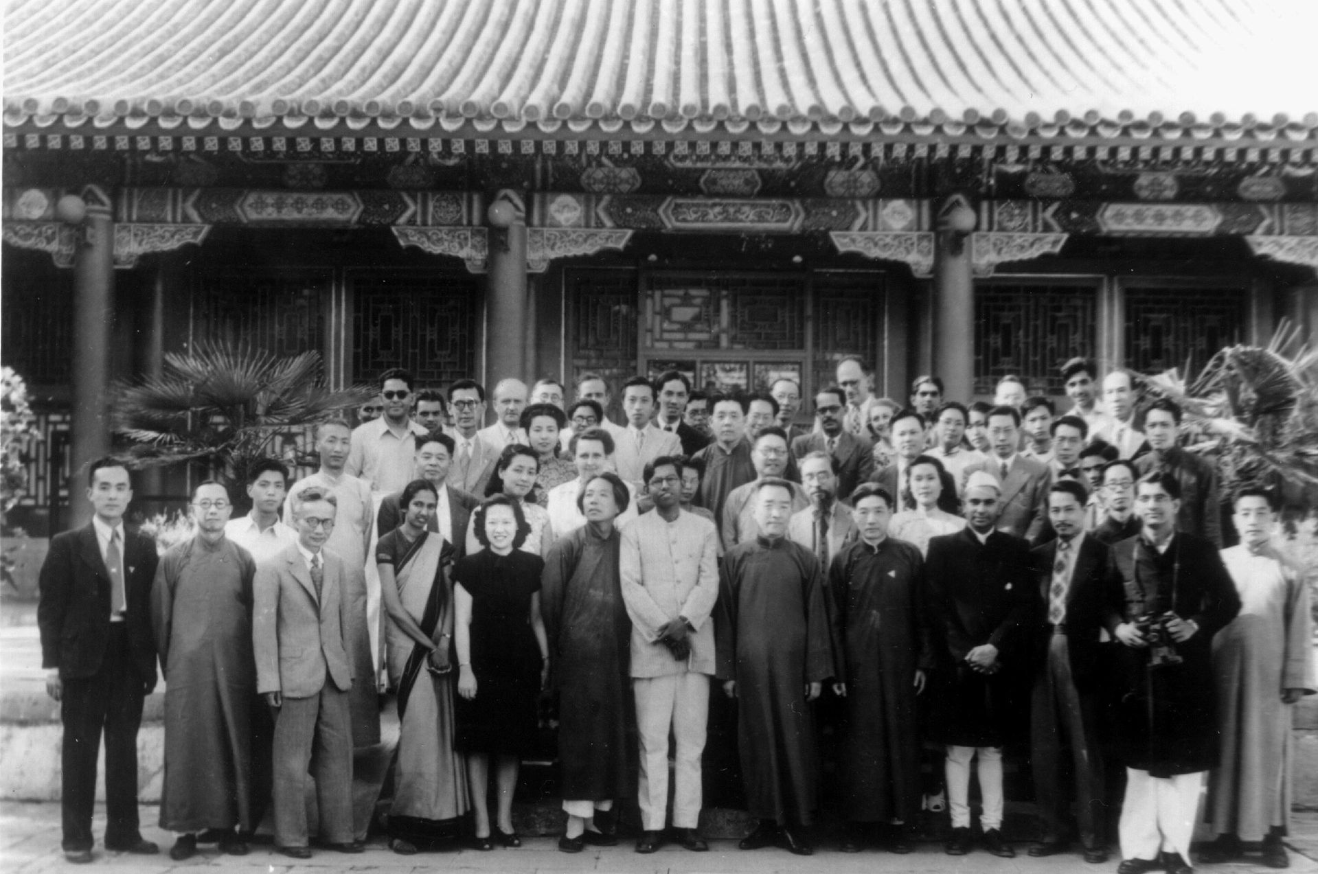 Hu Shih with guests visiting Peking University