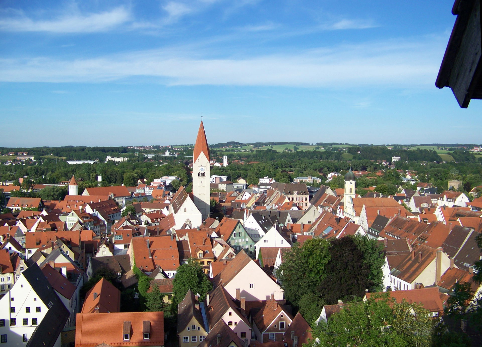 Die Kaufbeurer Altstadt von der Feuerwarte des Fünfknopfturms a…