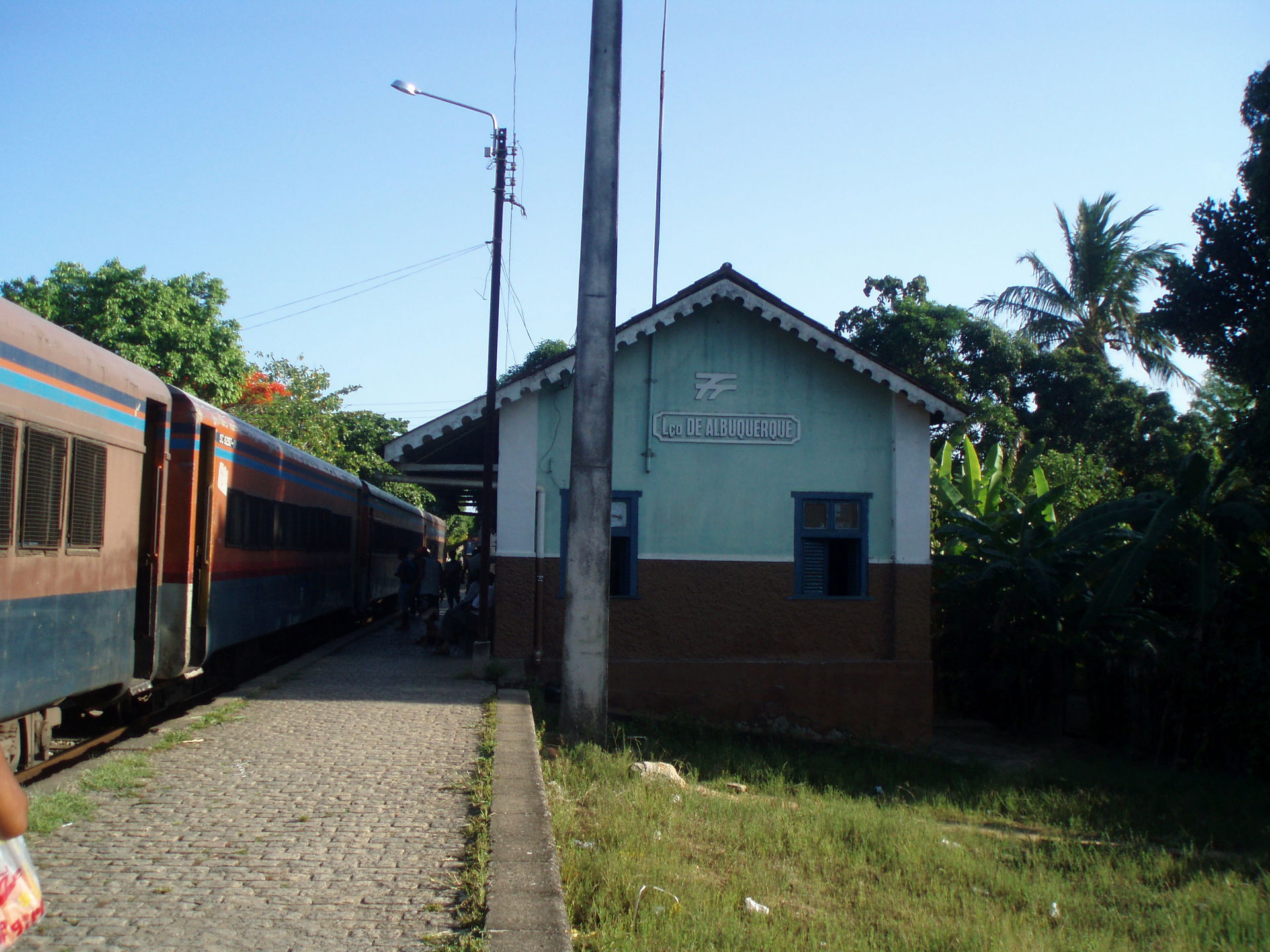 Vista do prédio da estação Lourenço de Albuquerque, Rio Largo, …