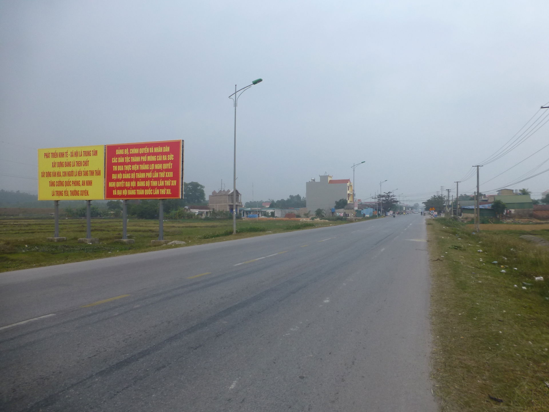 On Vietnam's National Highway 18 (QL18) a few km west of Mong C…