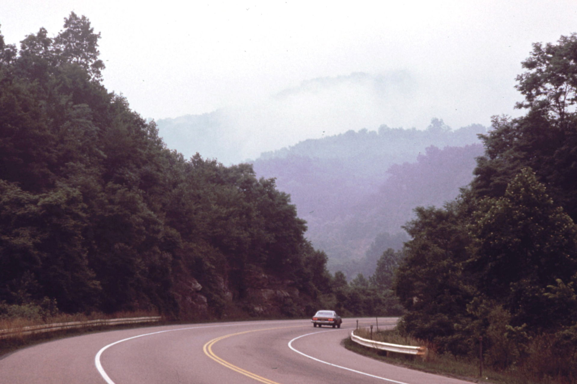 THE WEST VIRGINIA TURNPIKE NORTH OF BECKLEY WINDS THROUGH BEAUT…