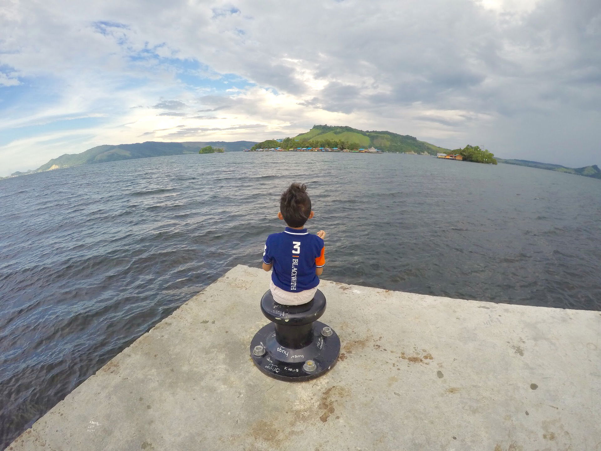 Danau Sentani adalah danau yang terletak di Papua, Indonesia. D…