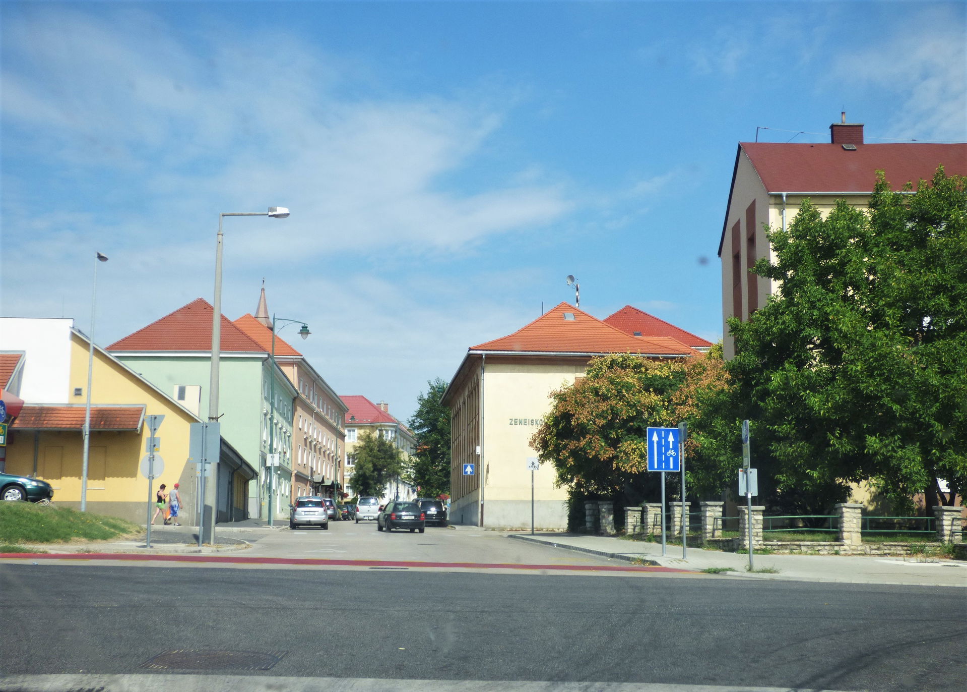 A 72108-as betorkollása a 7204-es útba (régi 8-as főútba) és fo…