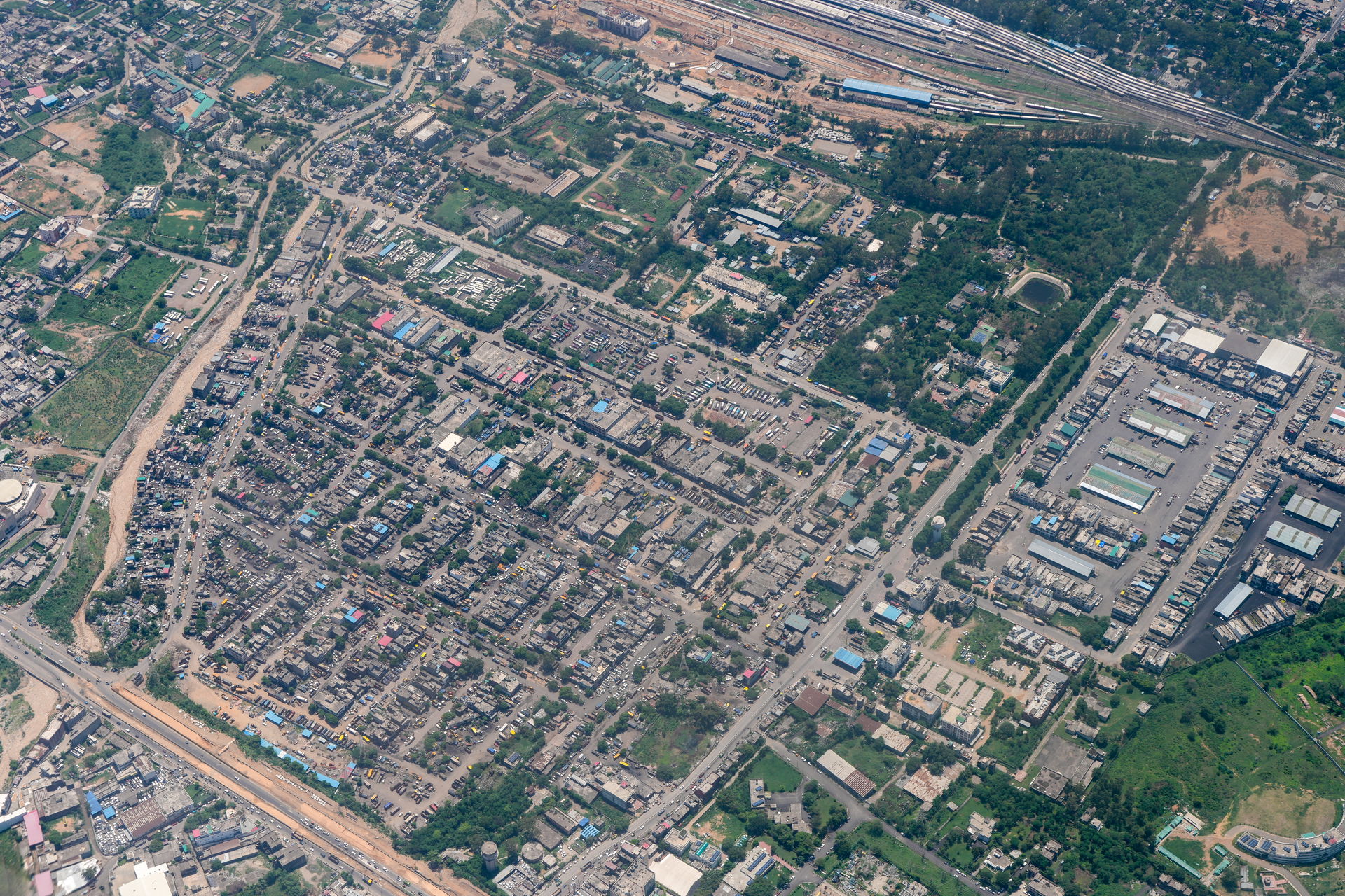 Transport Nagar: Narwal Mandi (centre-right), Narwal Bus Stand …