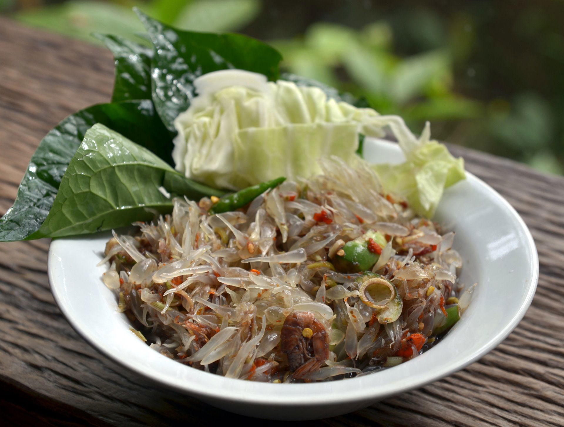 Tam som-o nam pu (Thai script: ตำส้มโอน้ำปู) is a northern Thai…
