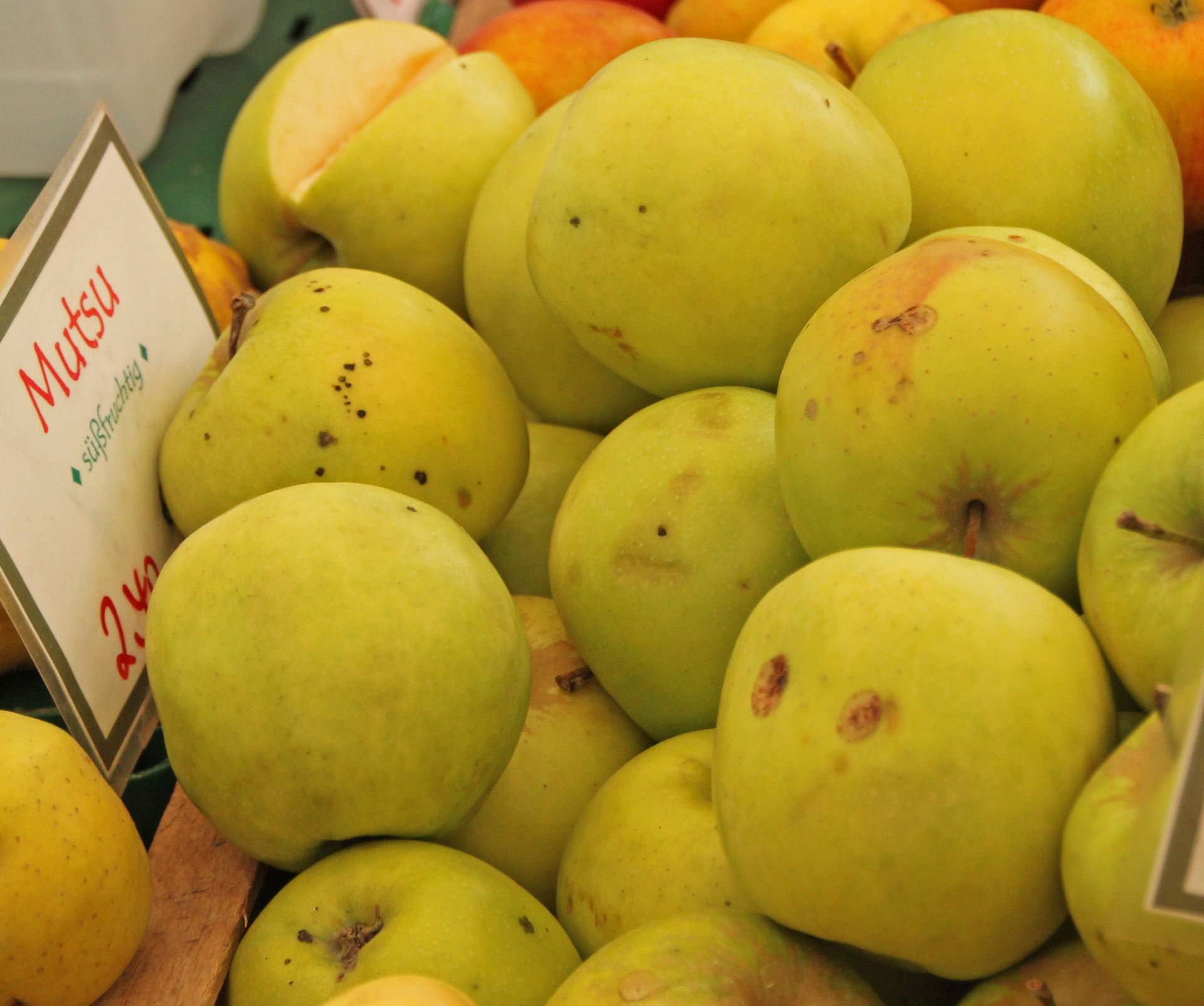 Bildinhalt: Äpfel auf dem Markt der Sorte Mutsu
Aufnahmeort: Fr…