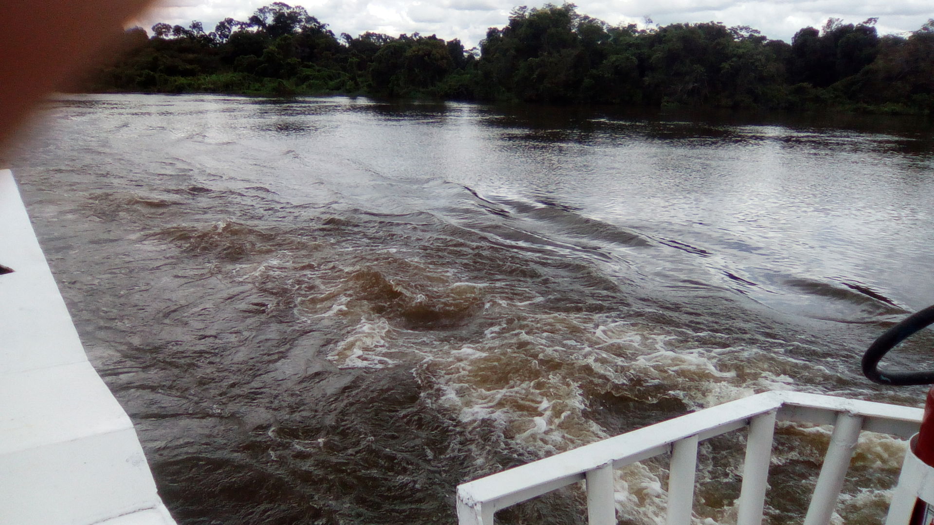 Foto tirada durante uma travessia de Balsa entre o Pará e Tocan…