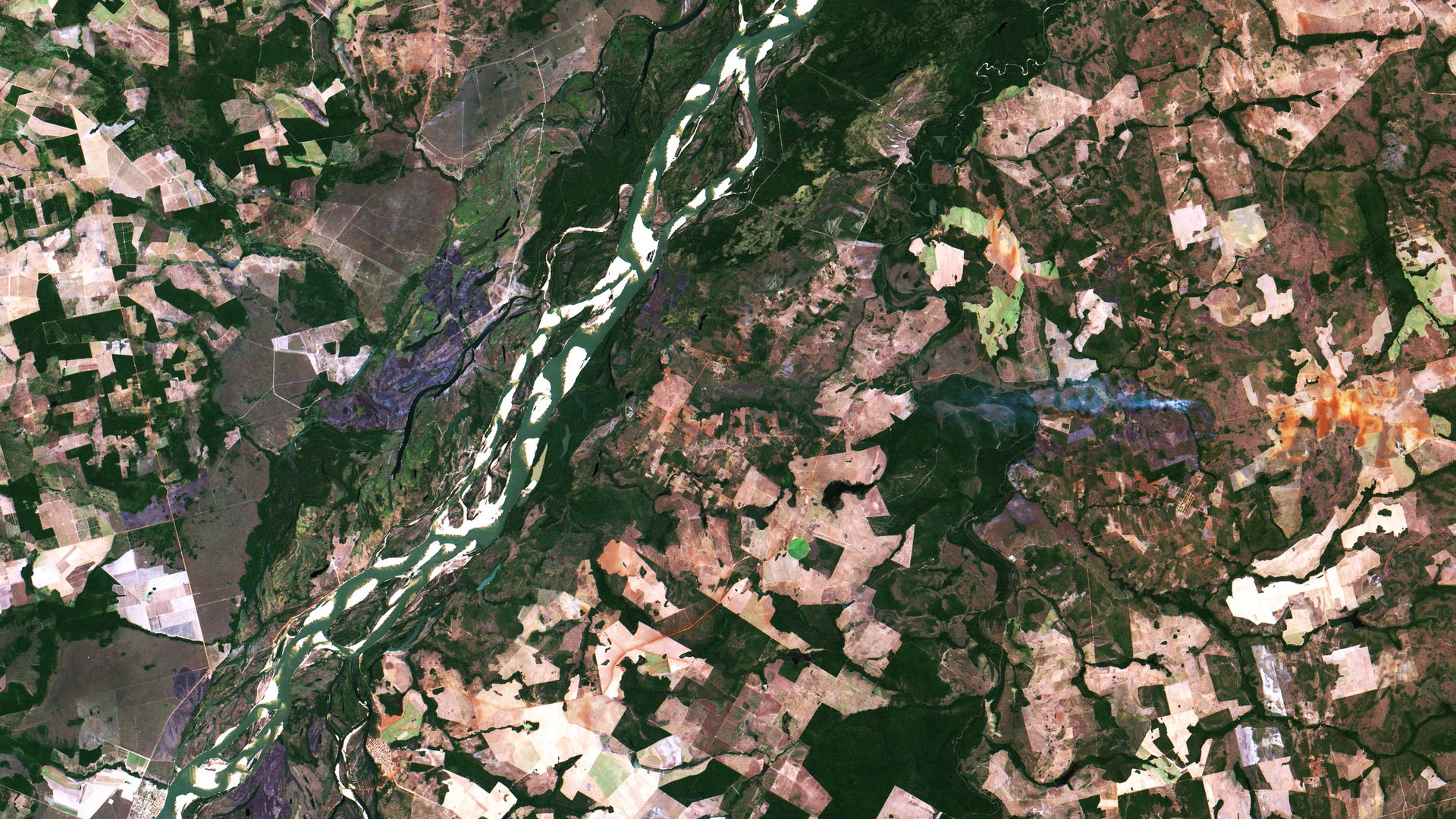 Rio Araguaia, fronteira Pará, a NO, Tocantins, a SE. Municípios…