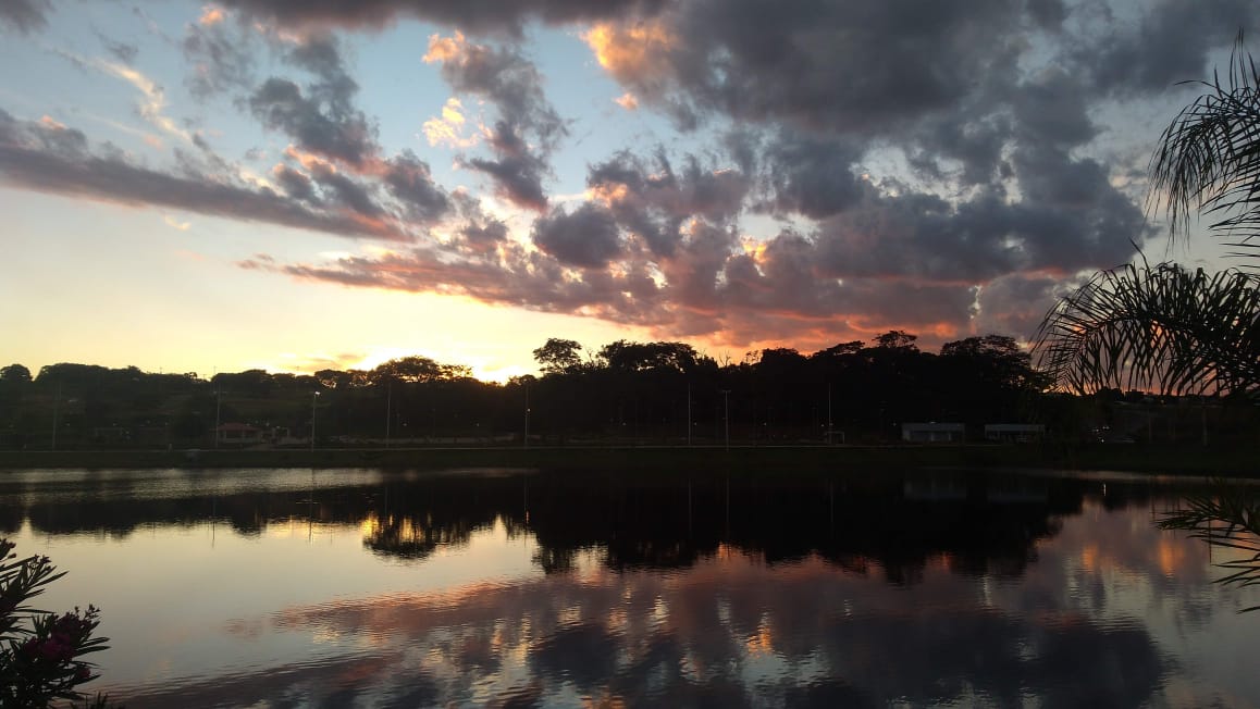 Entardecer em cidade ocidental GO