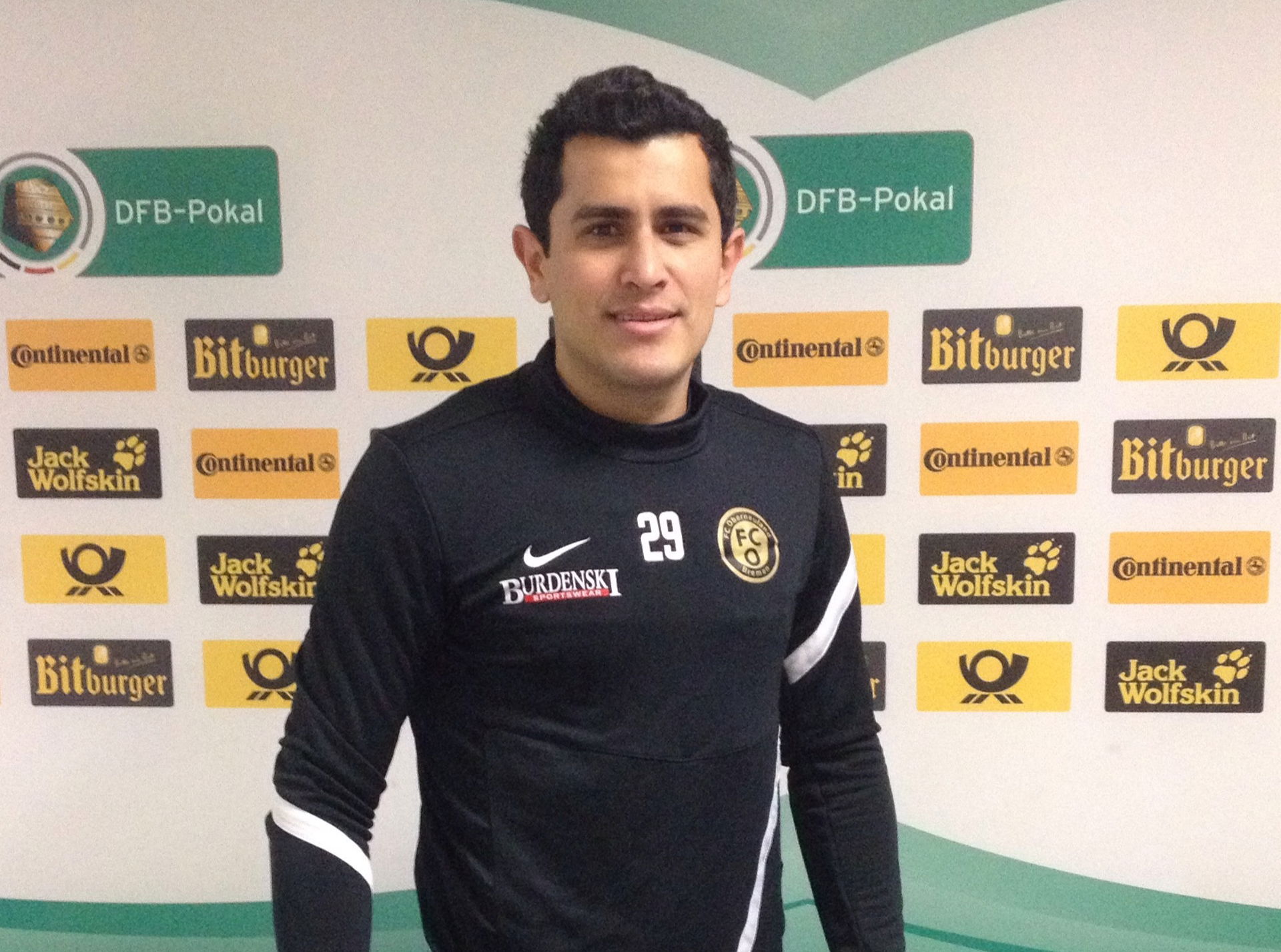 Striker Figueira Germany