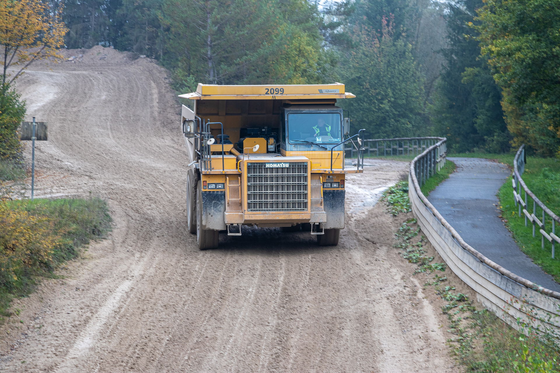 Muldenkipper Komatsu im Steinbruch Ahütte / Eifel