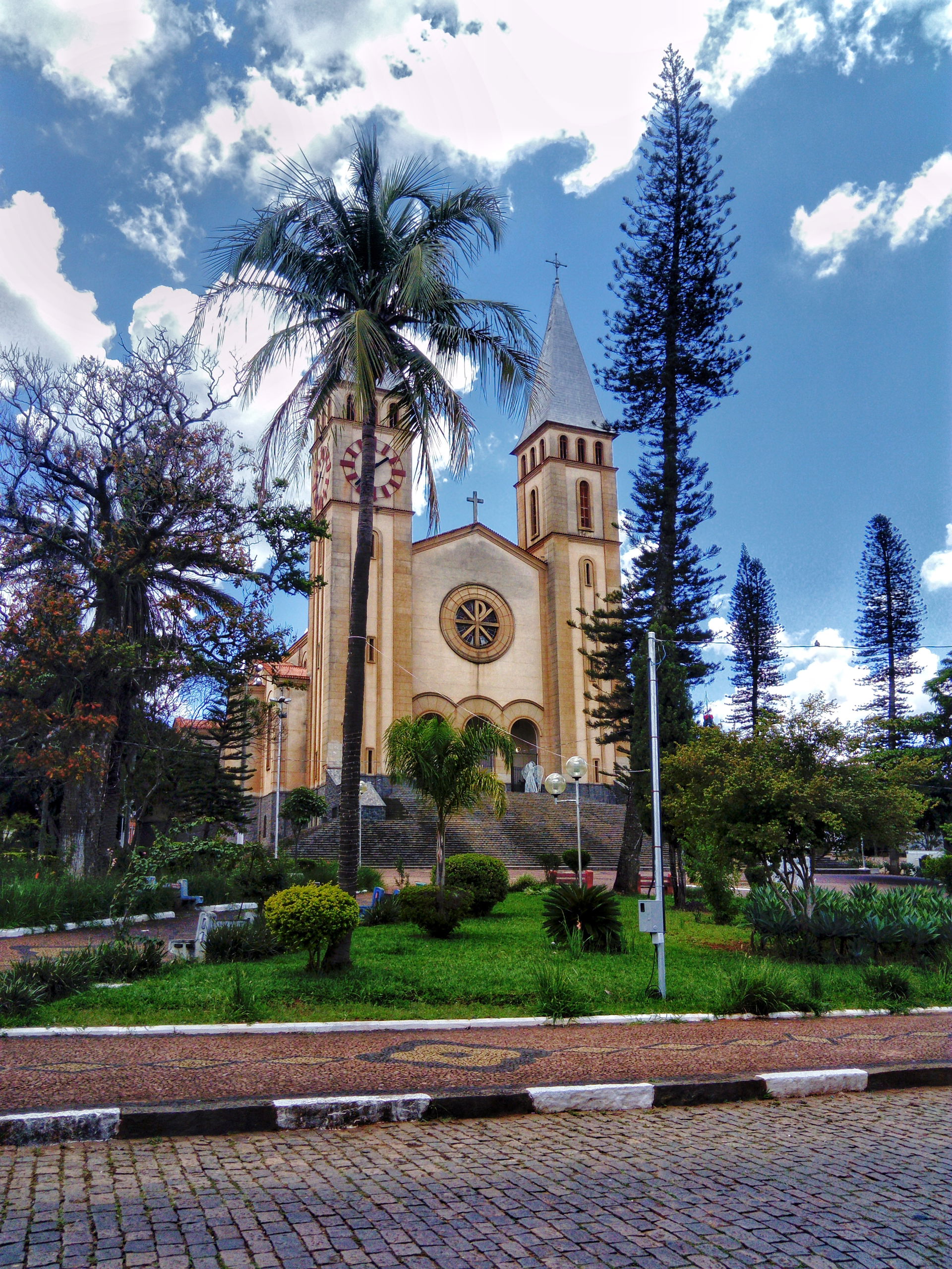 Igreja sede da diocese de Guaxupé.
