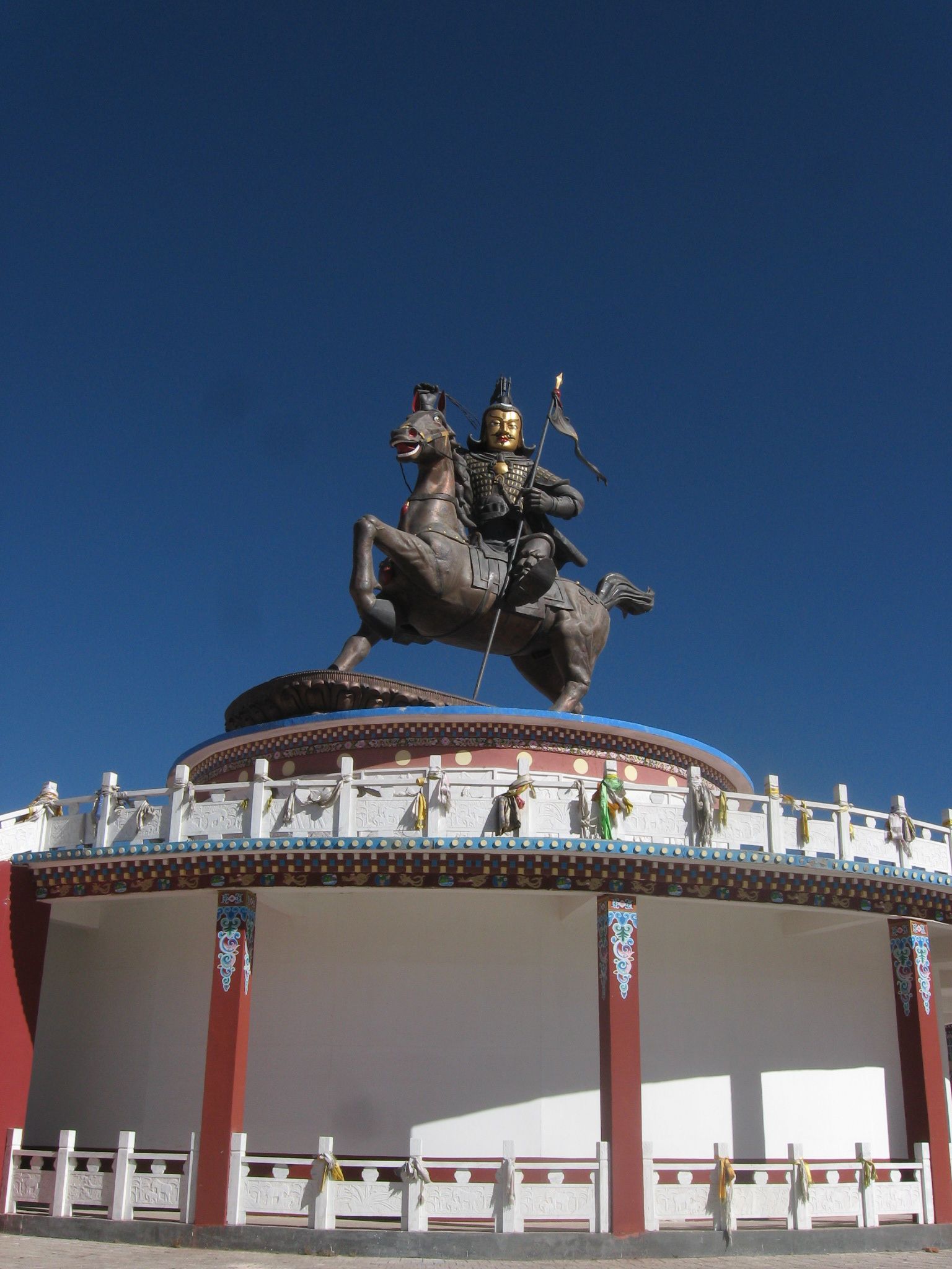 Statue of King Gesar in Tawo town, Machen county, Golog